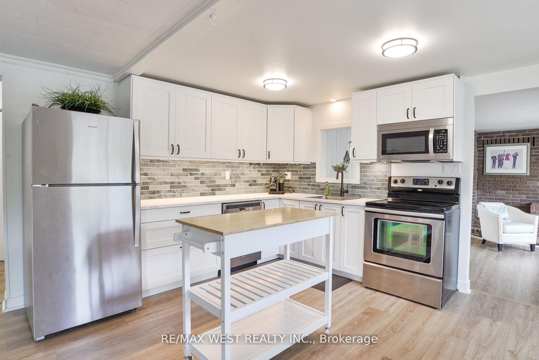 8060 Oakridge Drive photo 6