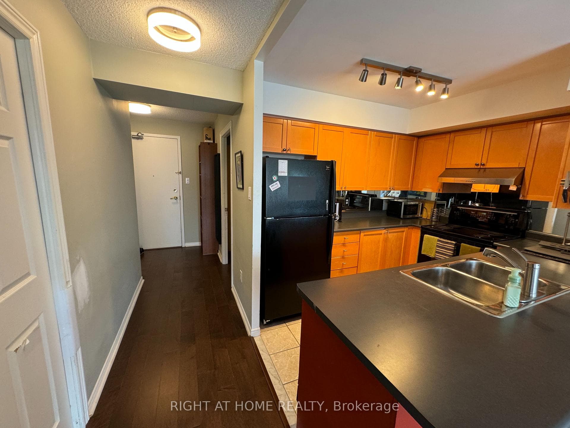 300 Balliol Street Unit 810 photo 6