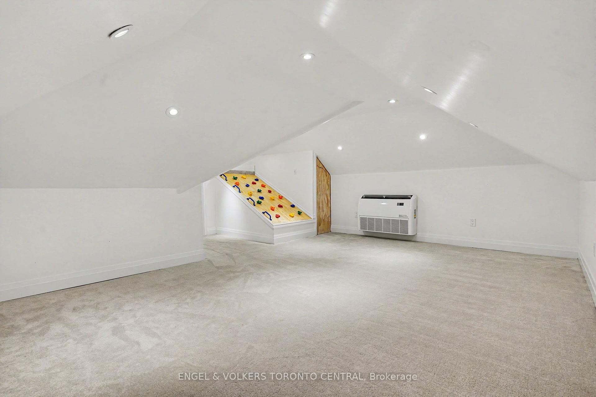 28 Inverleigh Drive photo 16