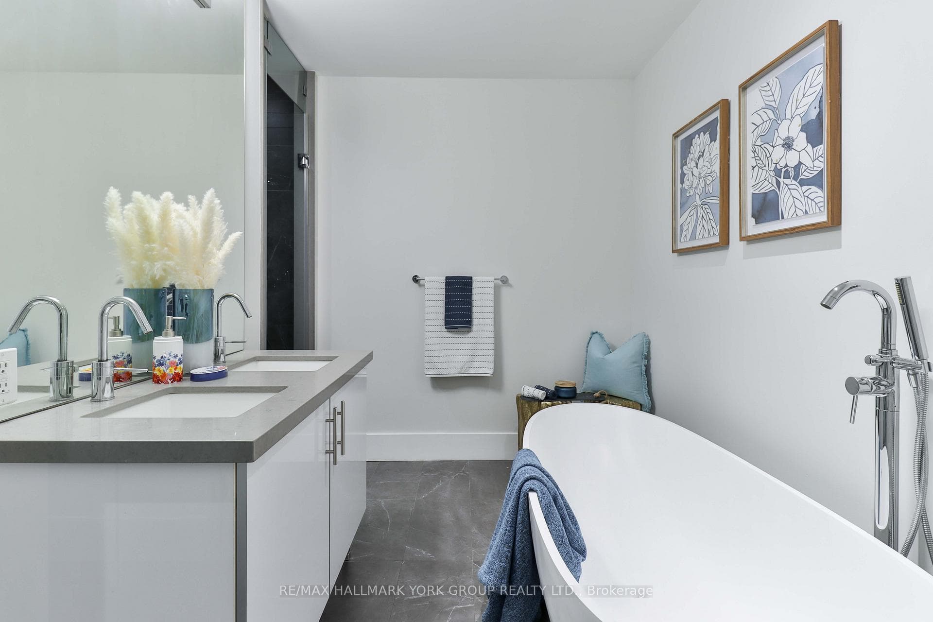 29 Queens Quay Unit 505 photo 19