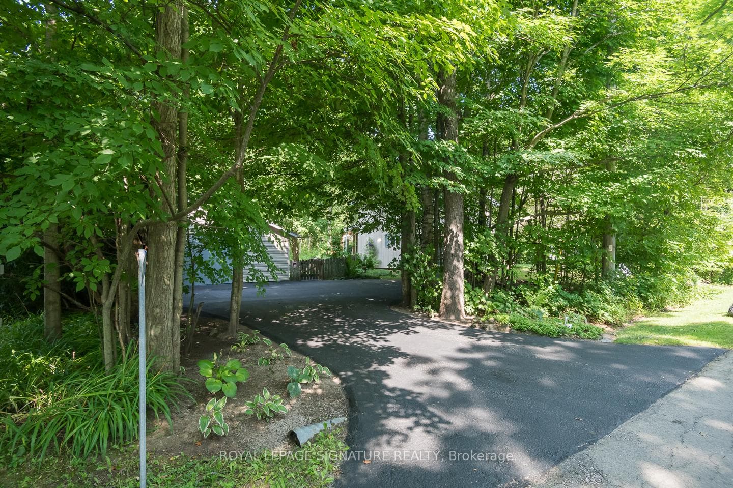 1371 Middletown Road photo 2