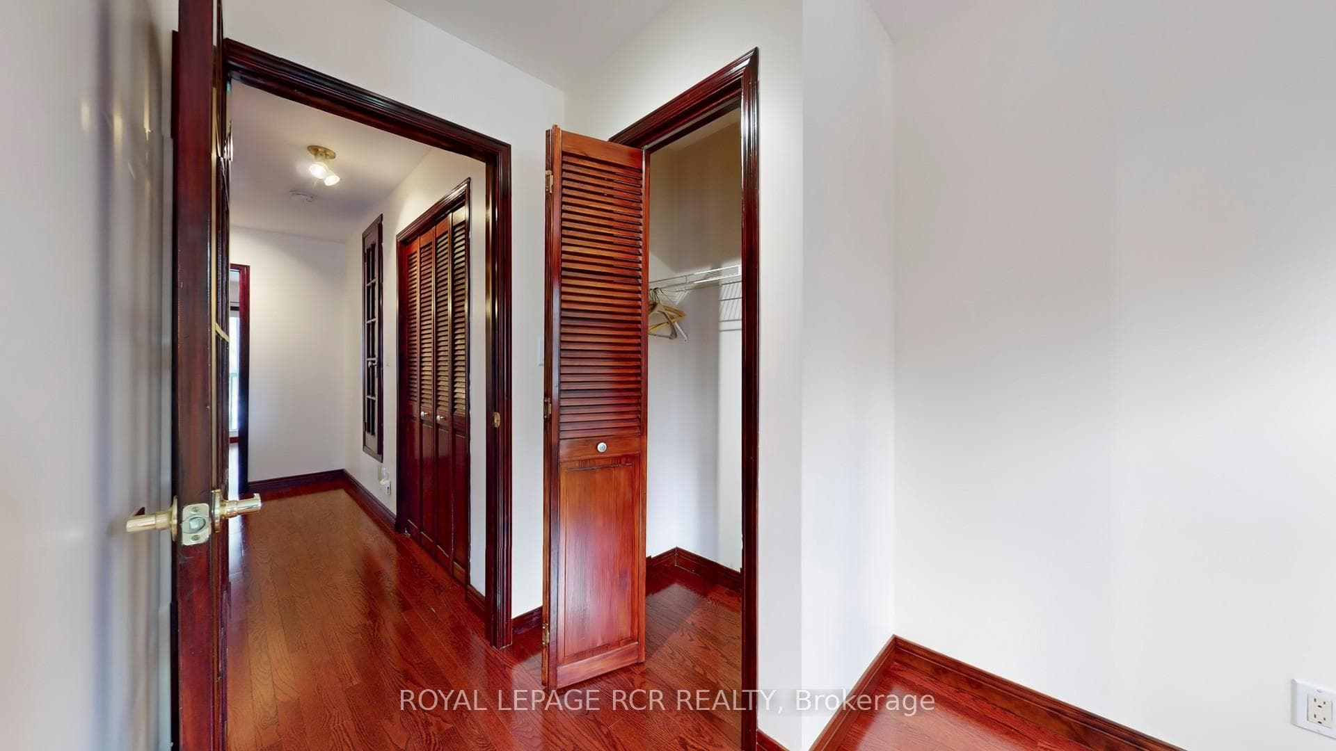 390 Roehampton Avenue photo 24
