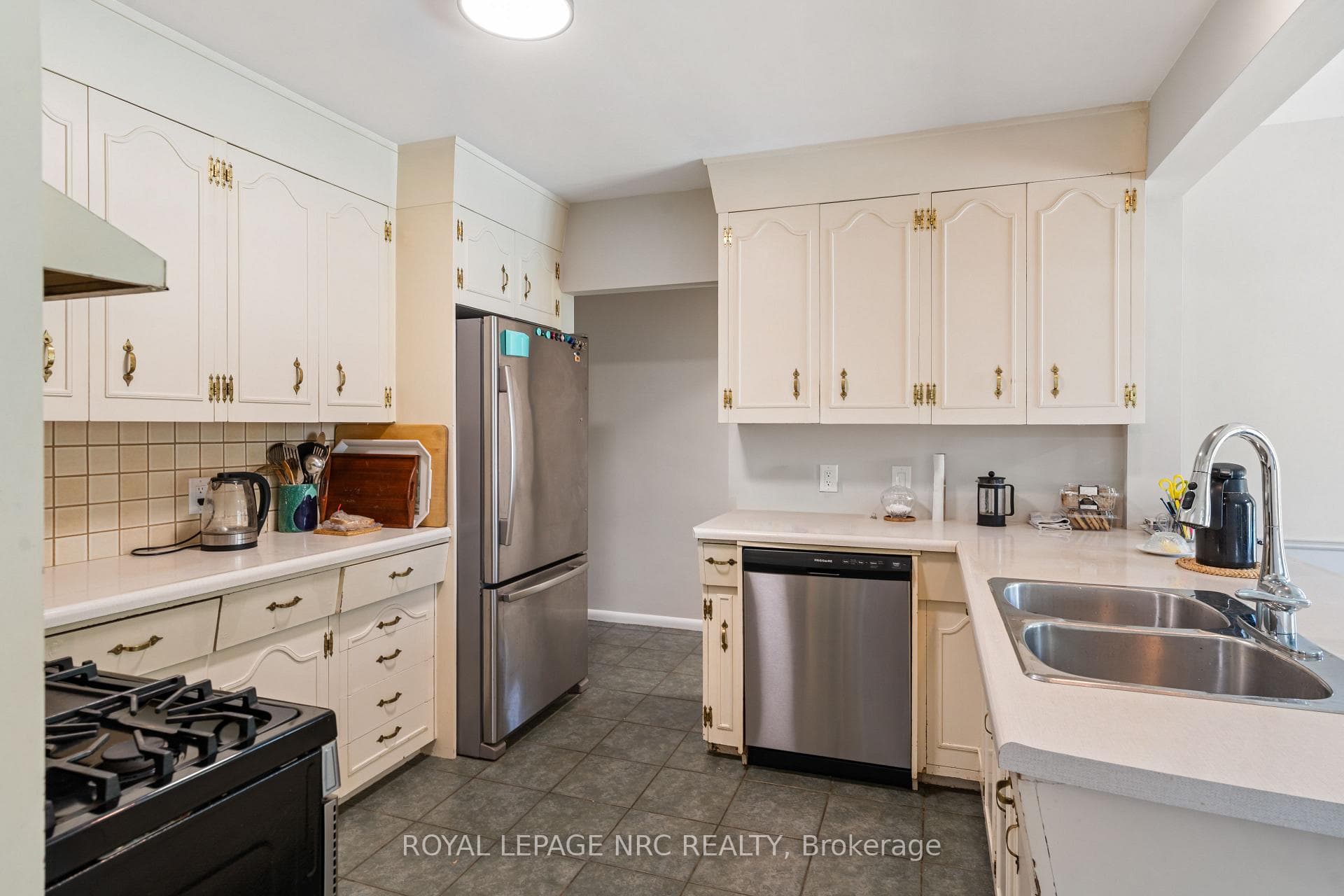 245 Riverview Boulevard photo 14
