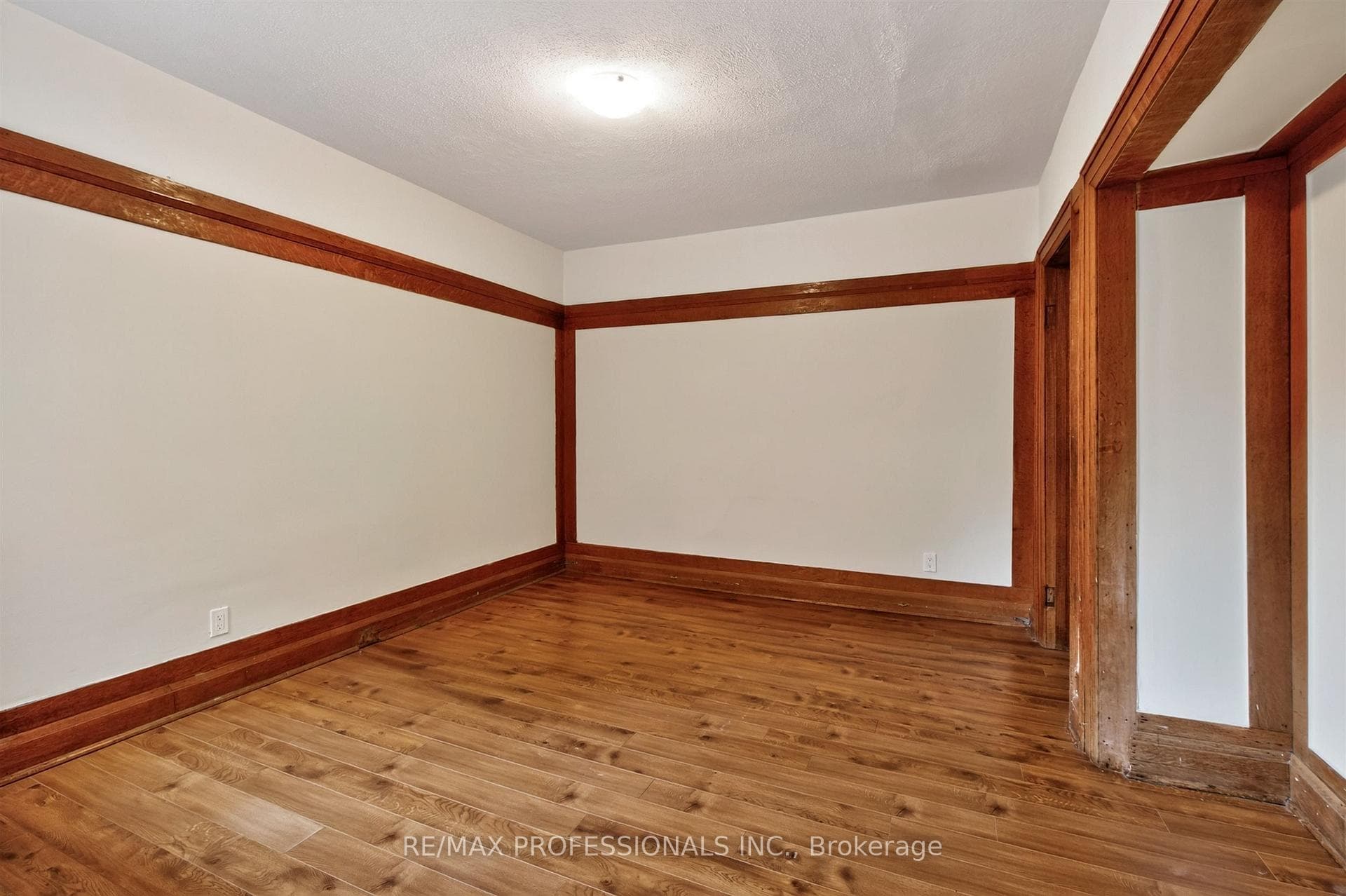 Unit 2-Second Floor 2 Bedrooms