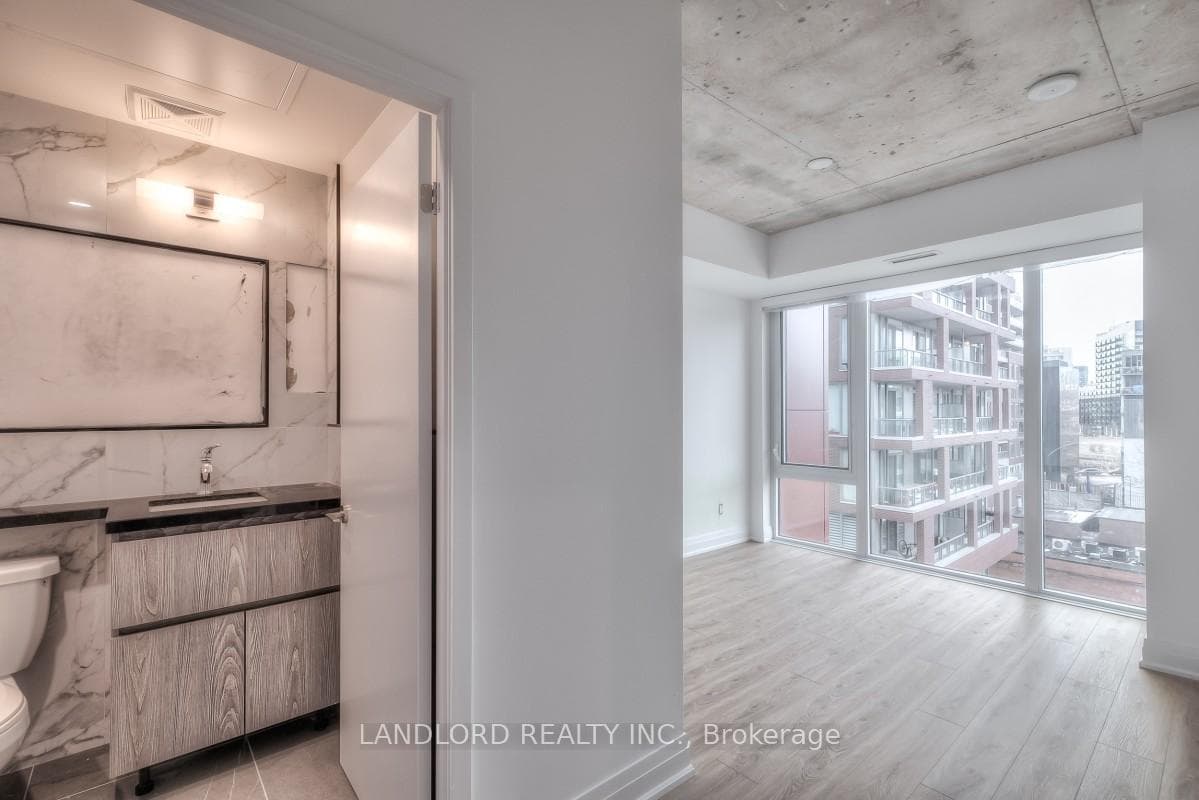 665 Queen Street Unit 415 photo 11