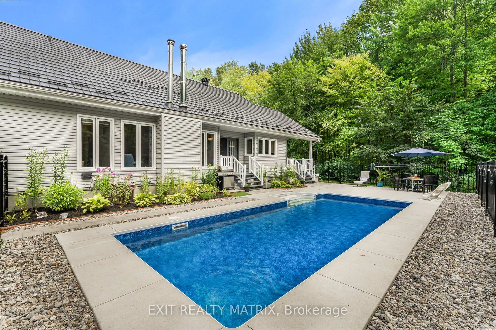 1736 GROVES Road photo 28