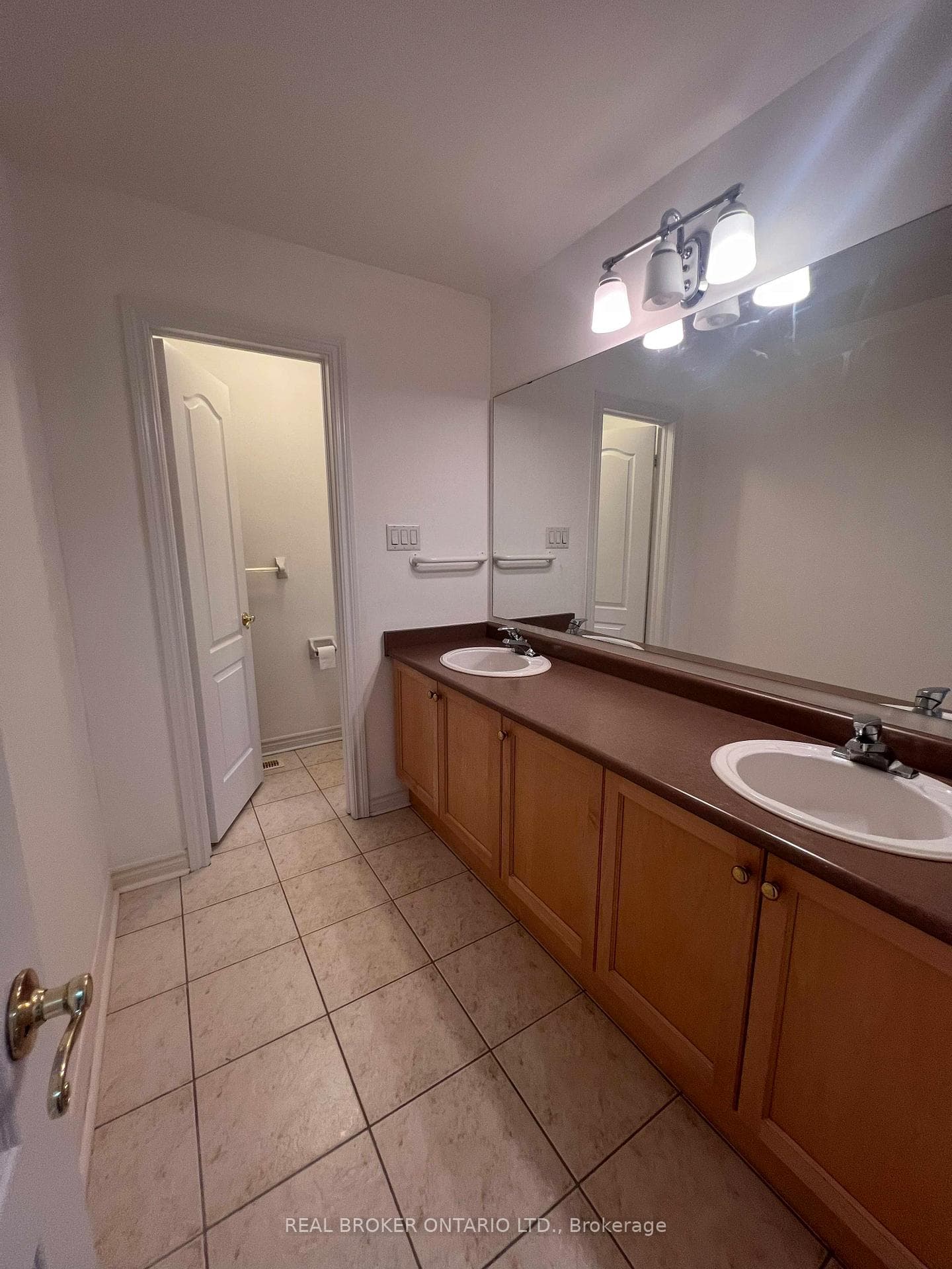 36 Stonebridge Boulevard photo 12
