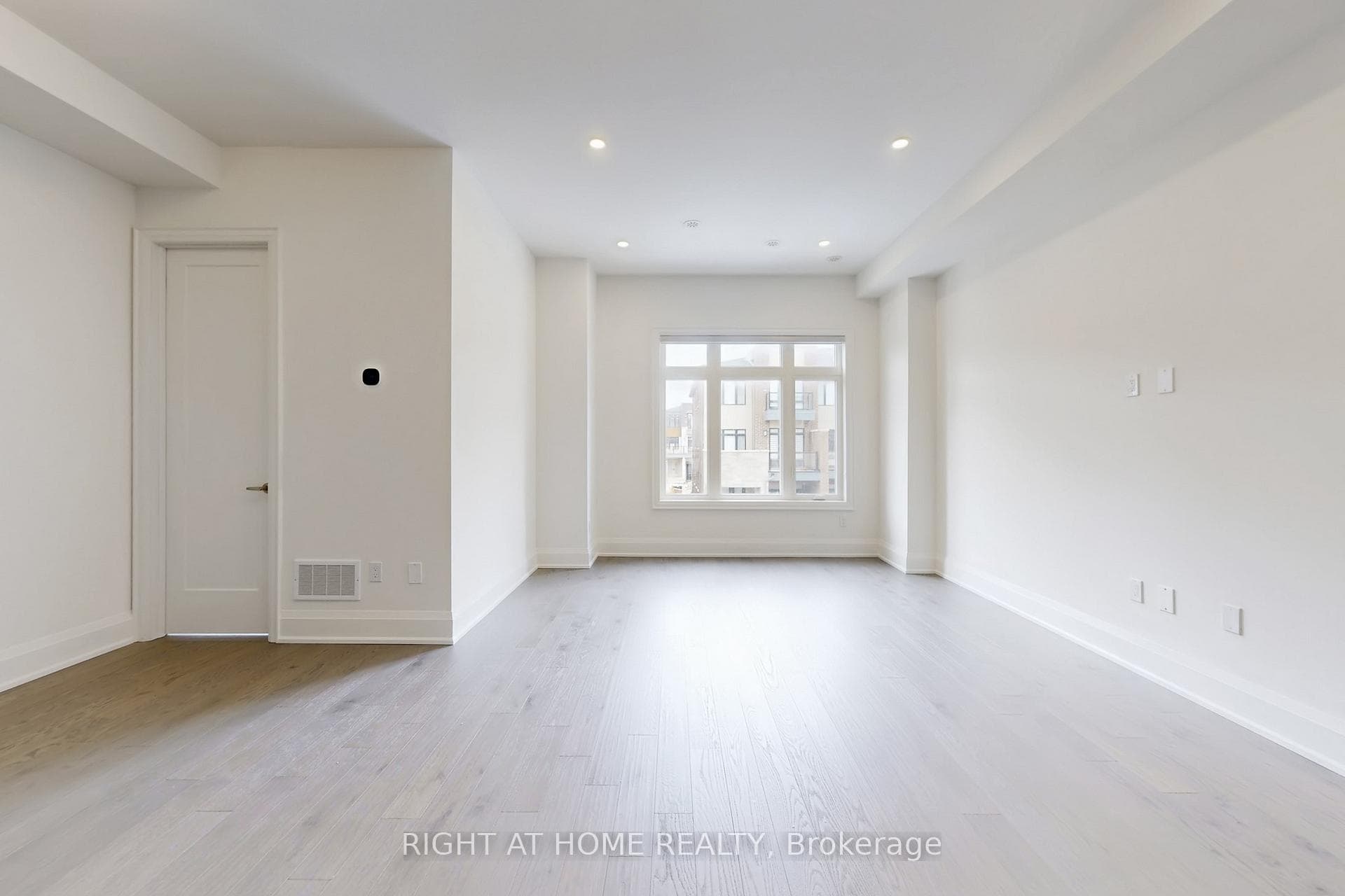 3300 Taha Gardens photo 7