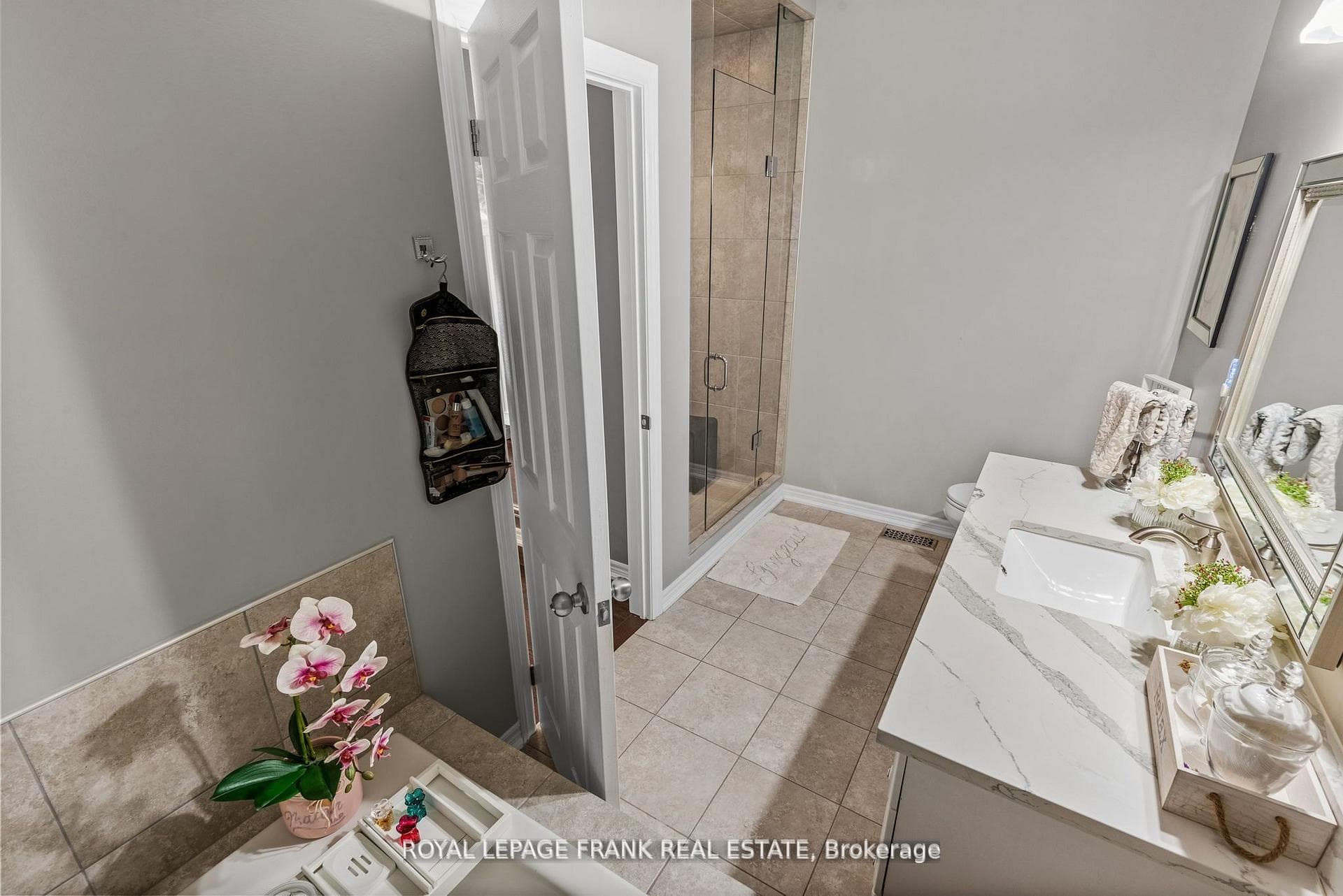 80 Courtney Street photo 23