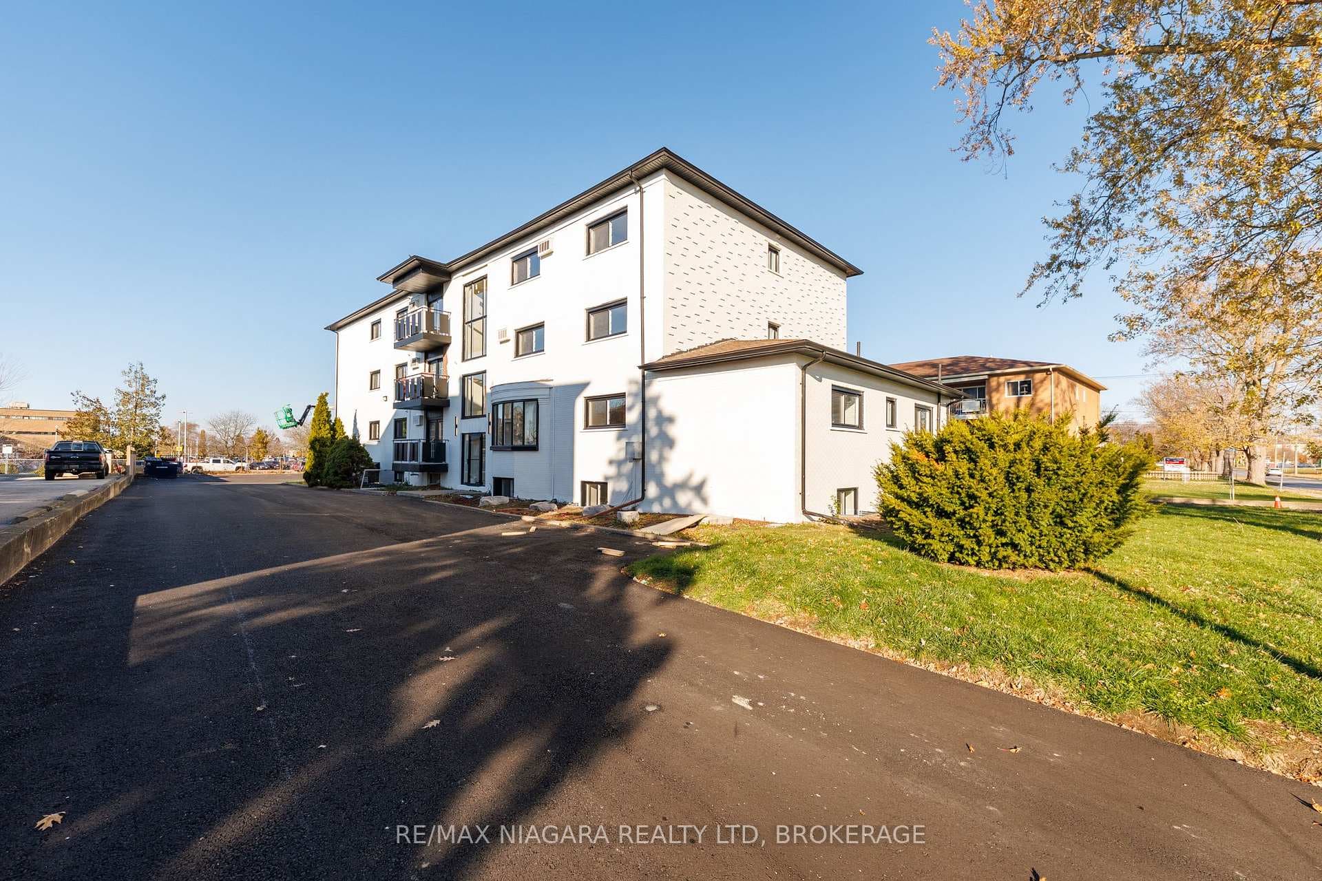 141 Plymouth Road Unit Unit 8 photo 2