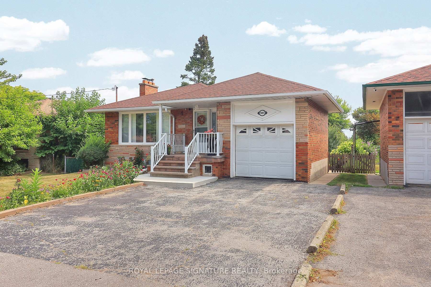 989 Midland Avenue photo 2