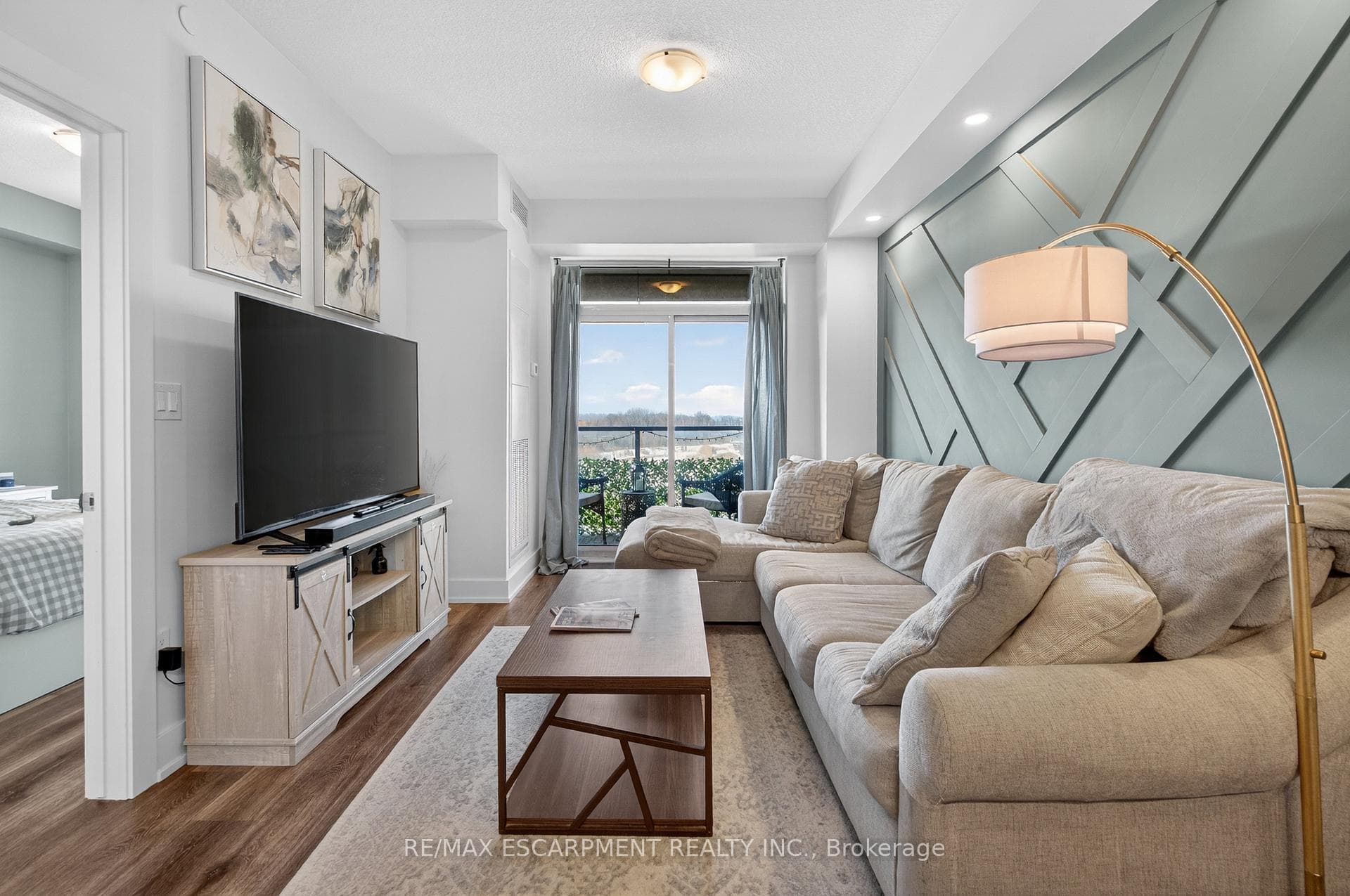 450 Dundas Street Unit 435 photo 6