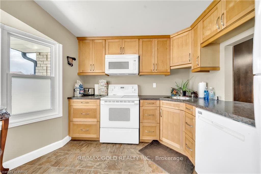 76 Carter Crescent photo 9