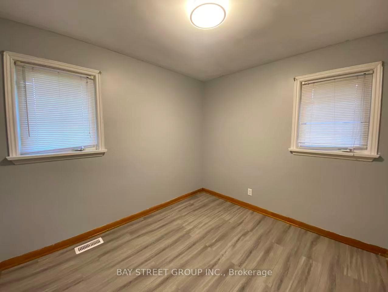385 Beachwood Avenue photo 11