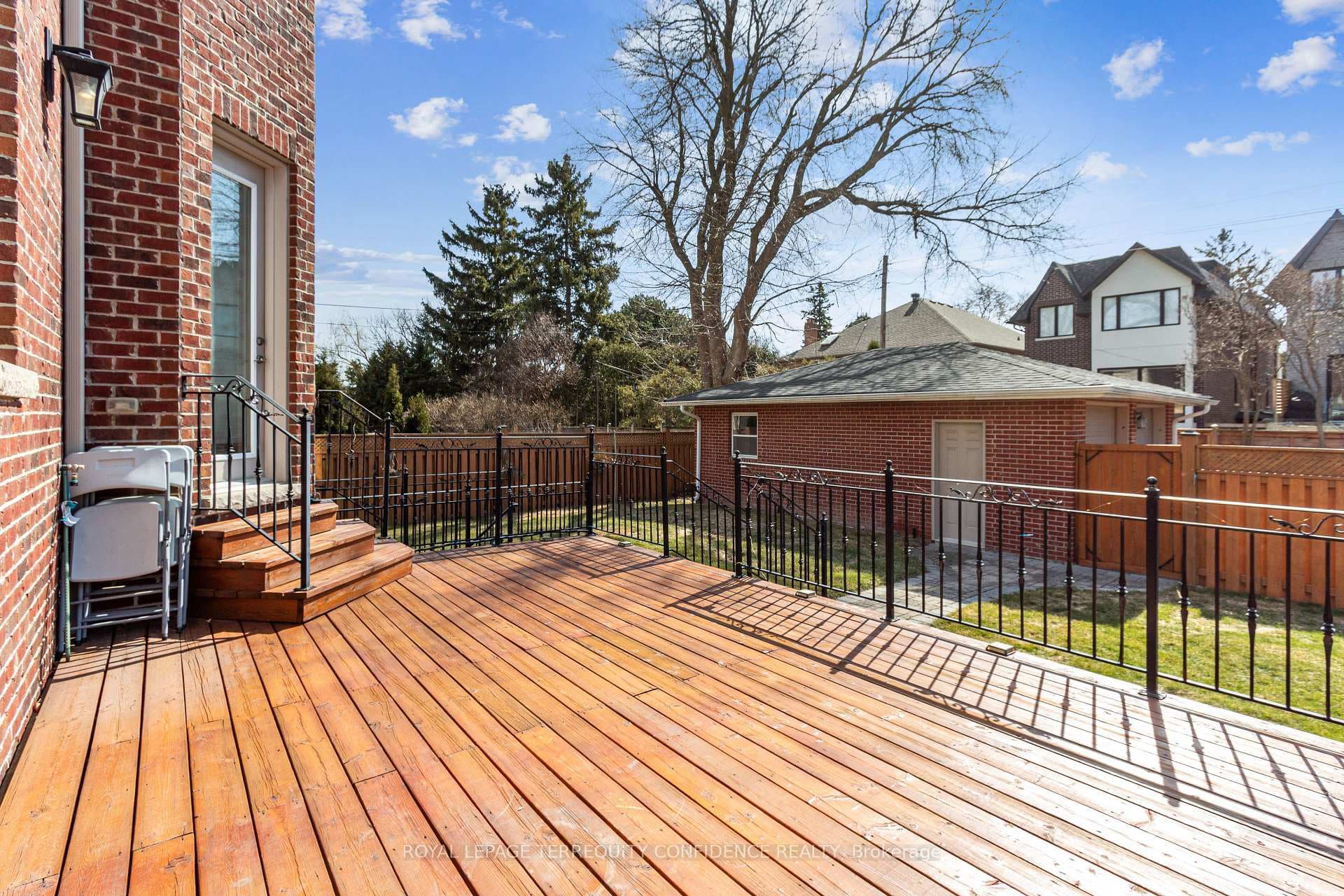 241 Hounslow Avenue photo 43