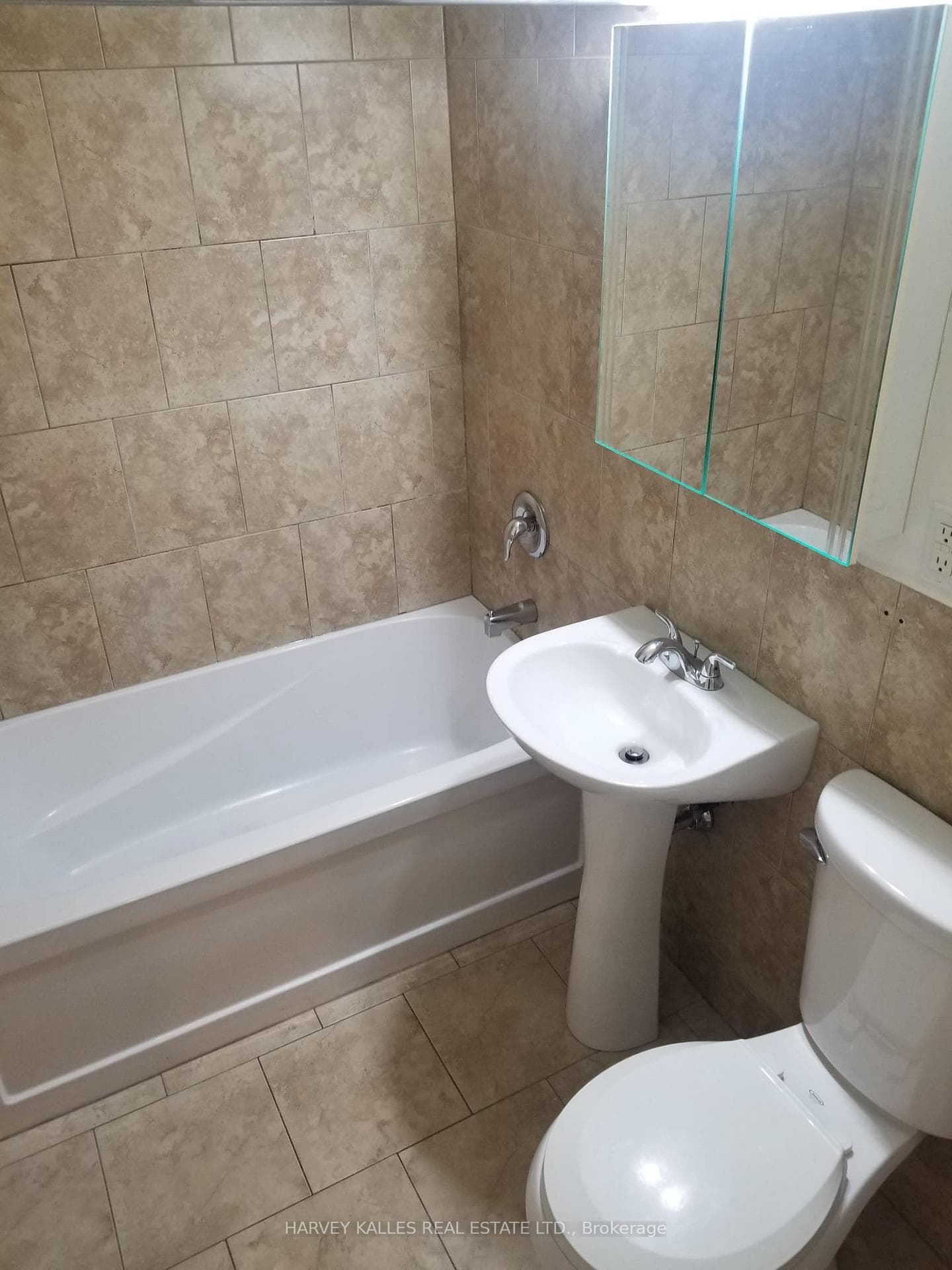 1751 Victoria Park Avenue Unit 205 photo 10