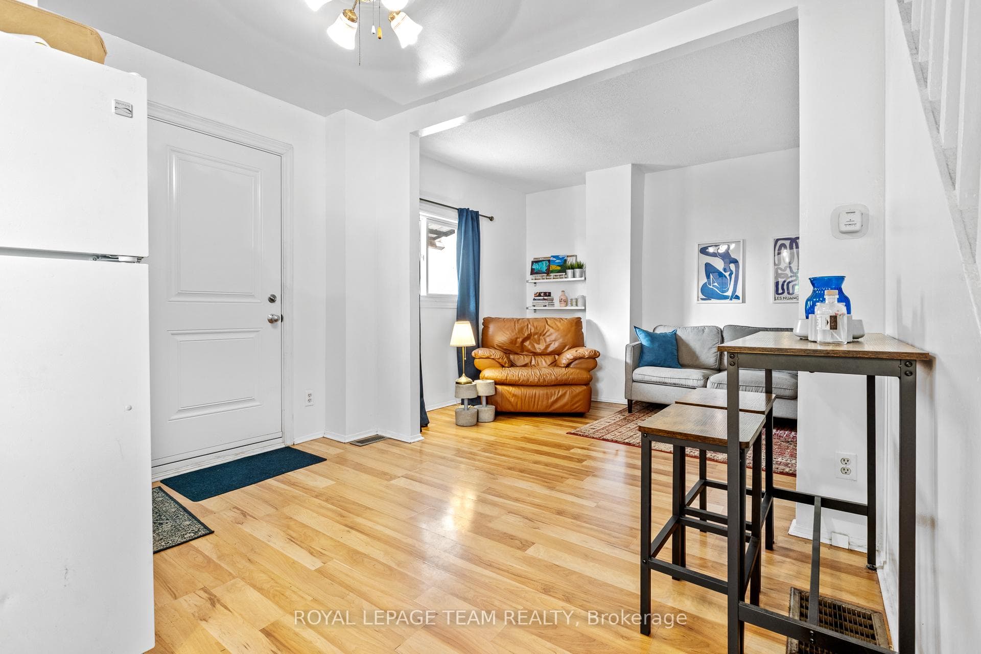 53-1/2 Champagne Avenue Unit B photo 4