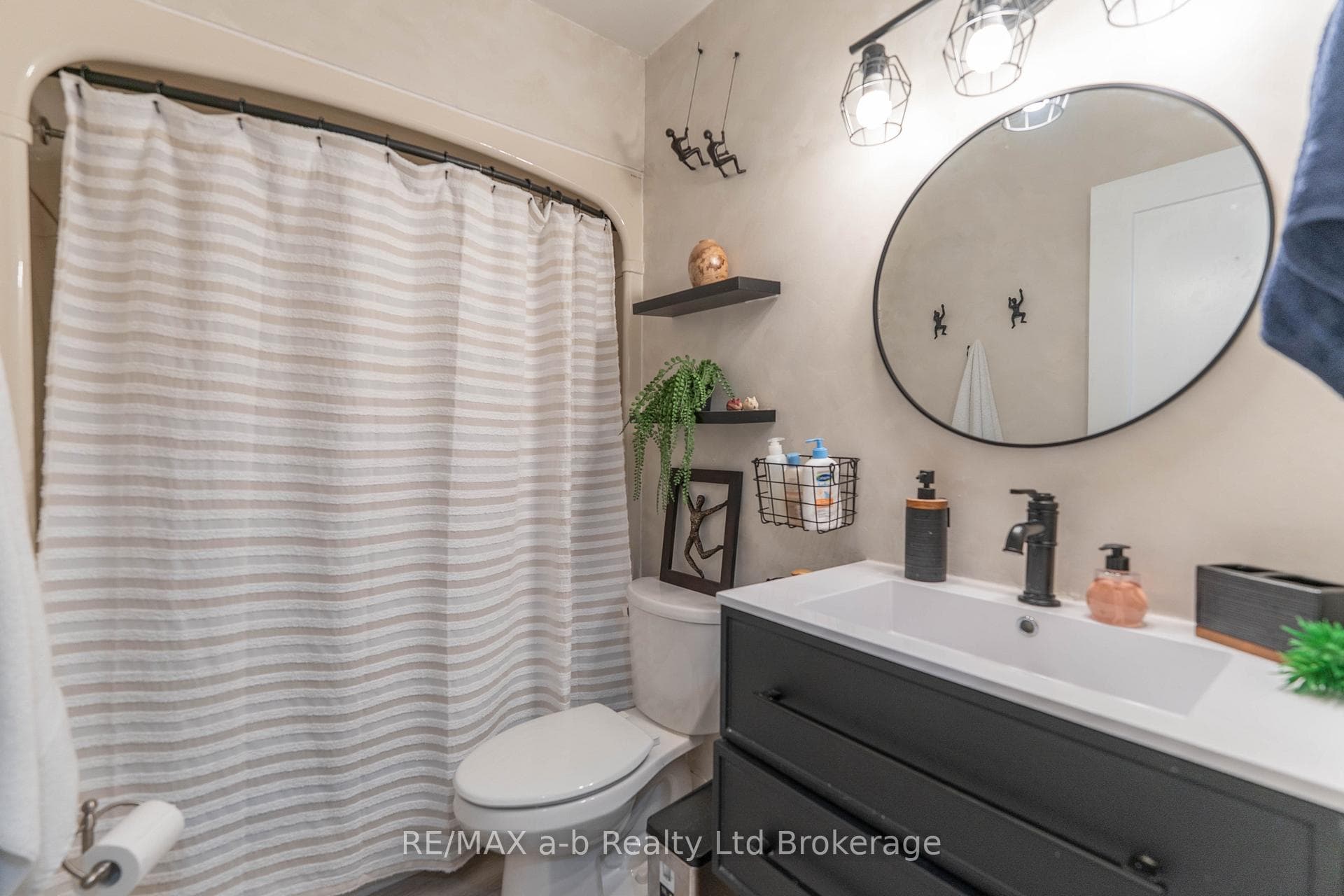 Main Bathroom