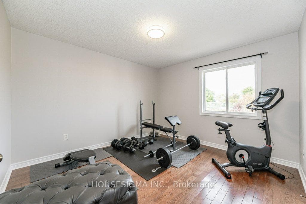 254 Springvalley Crescent photo 21