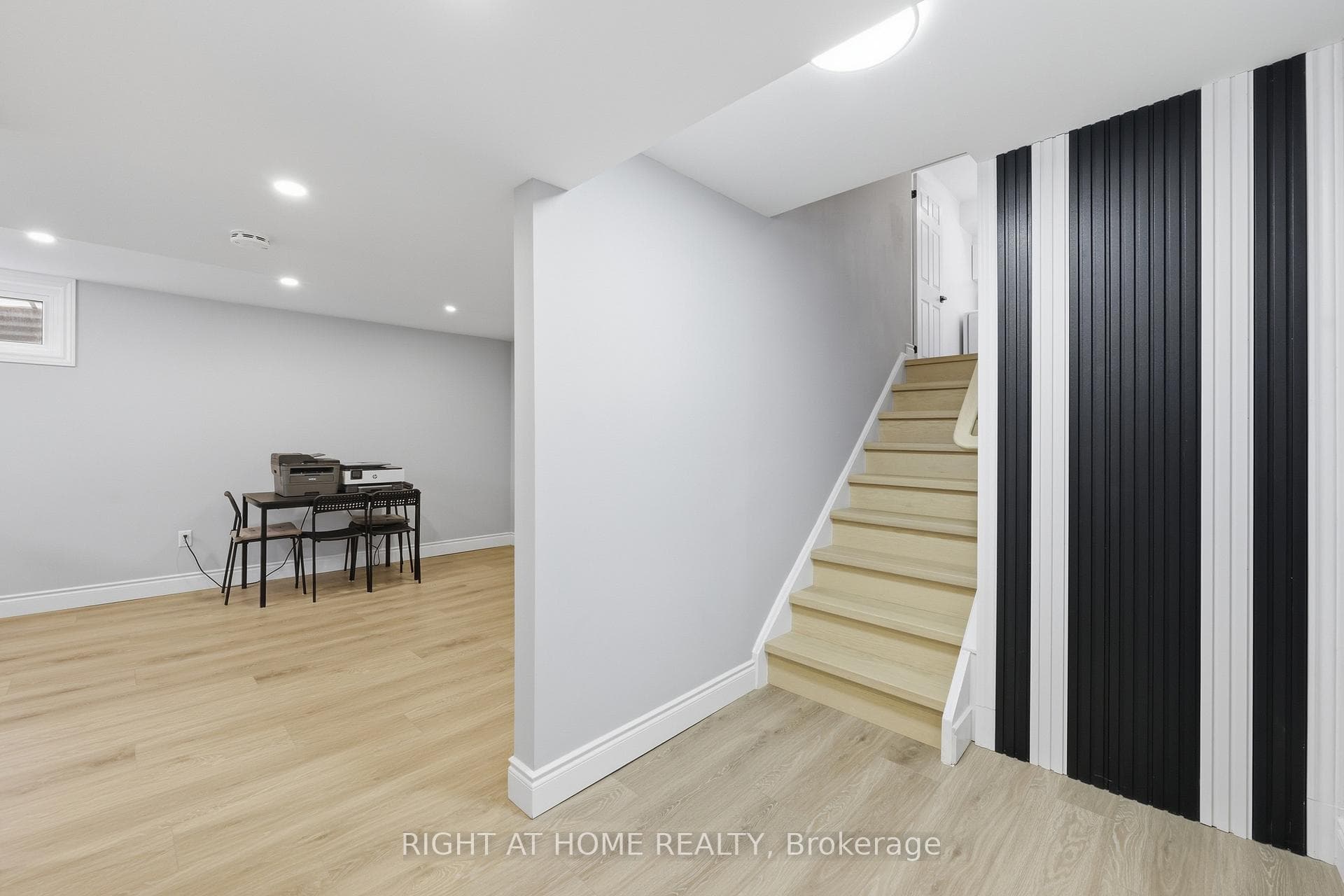 2458 Cavendish Drive photo 30