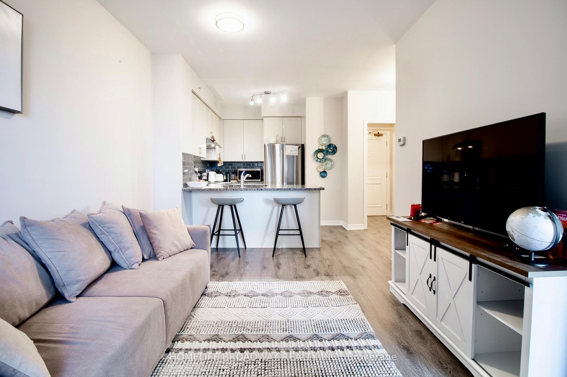 9255 Jane Street Unit 815 photo 5