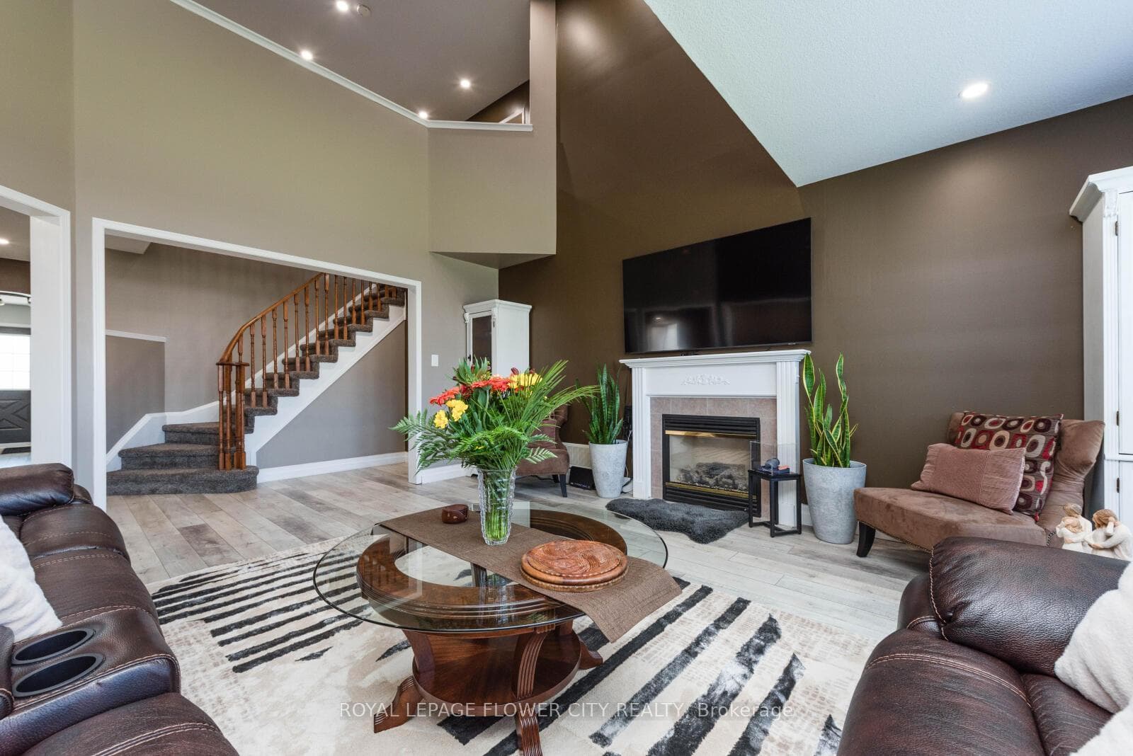 200 Hunter Way Unit Upper photo 3
