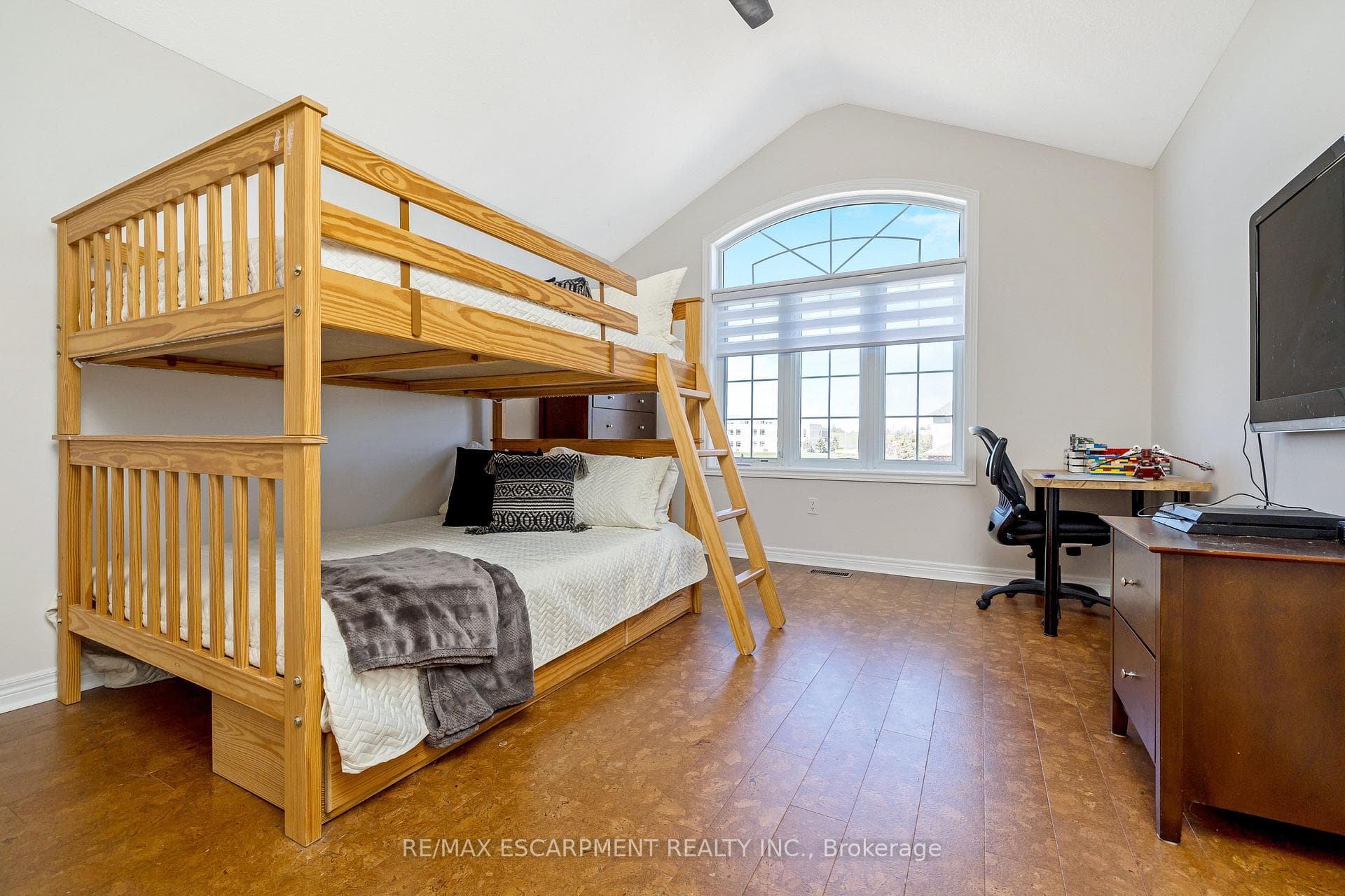 168 Parkinson Drive photo 23