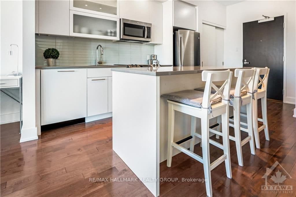98 RICHMOND Road Unit 710 photo 7