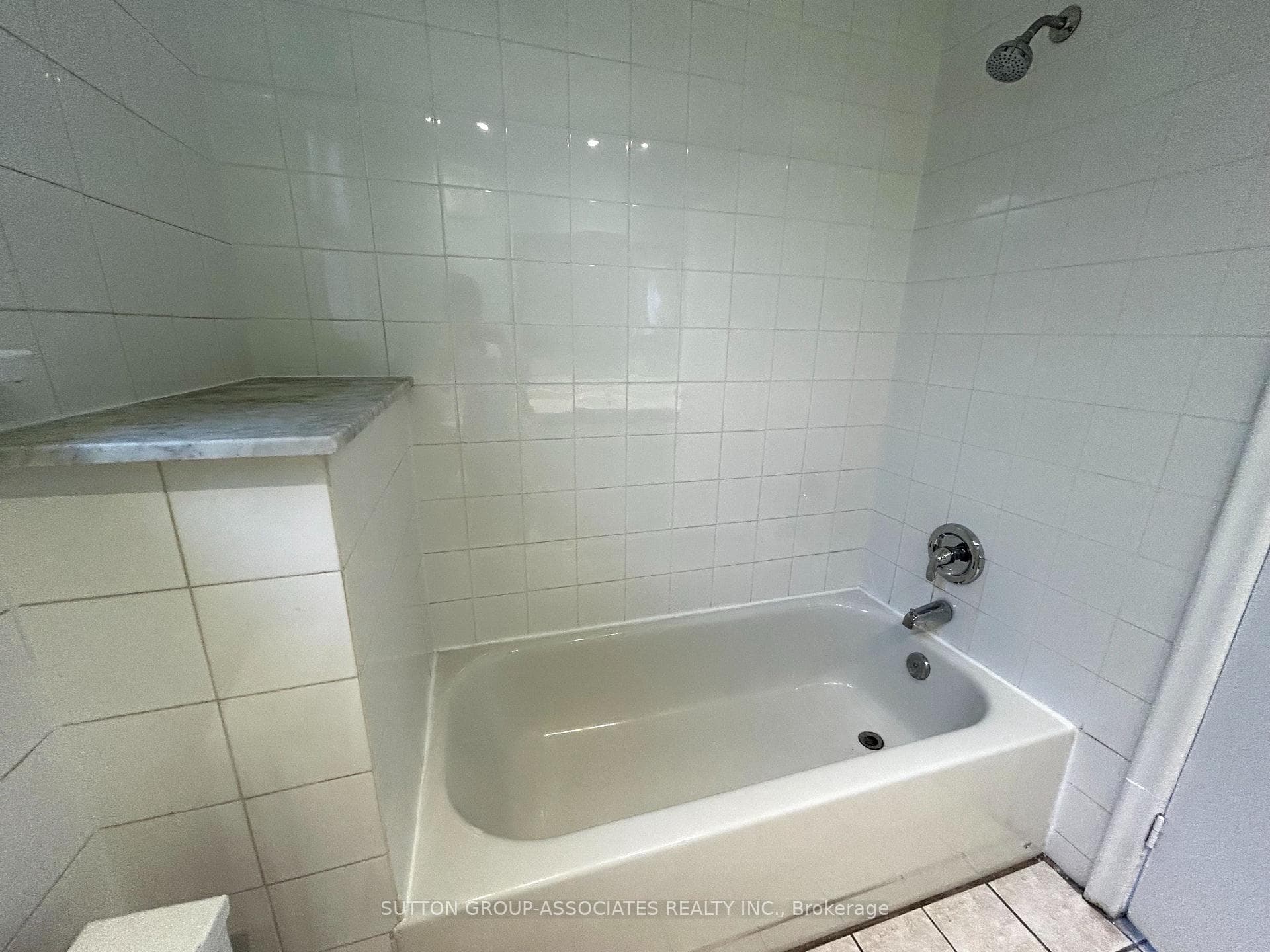 131 Kenwood Avenue Unit 3 photo 21