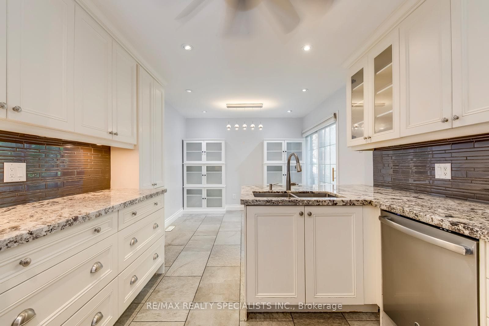 1582 Hermant Court photo 8