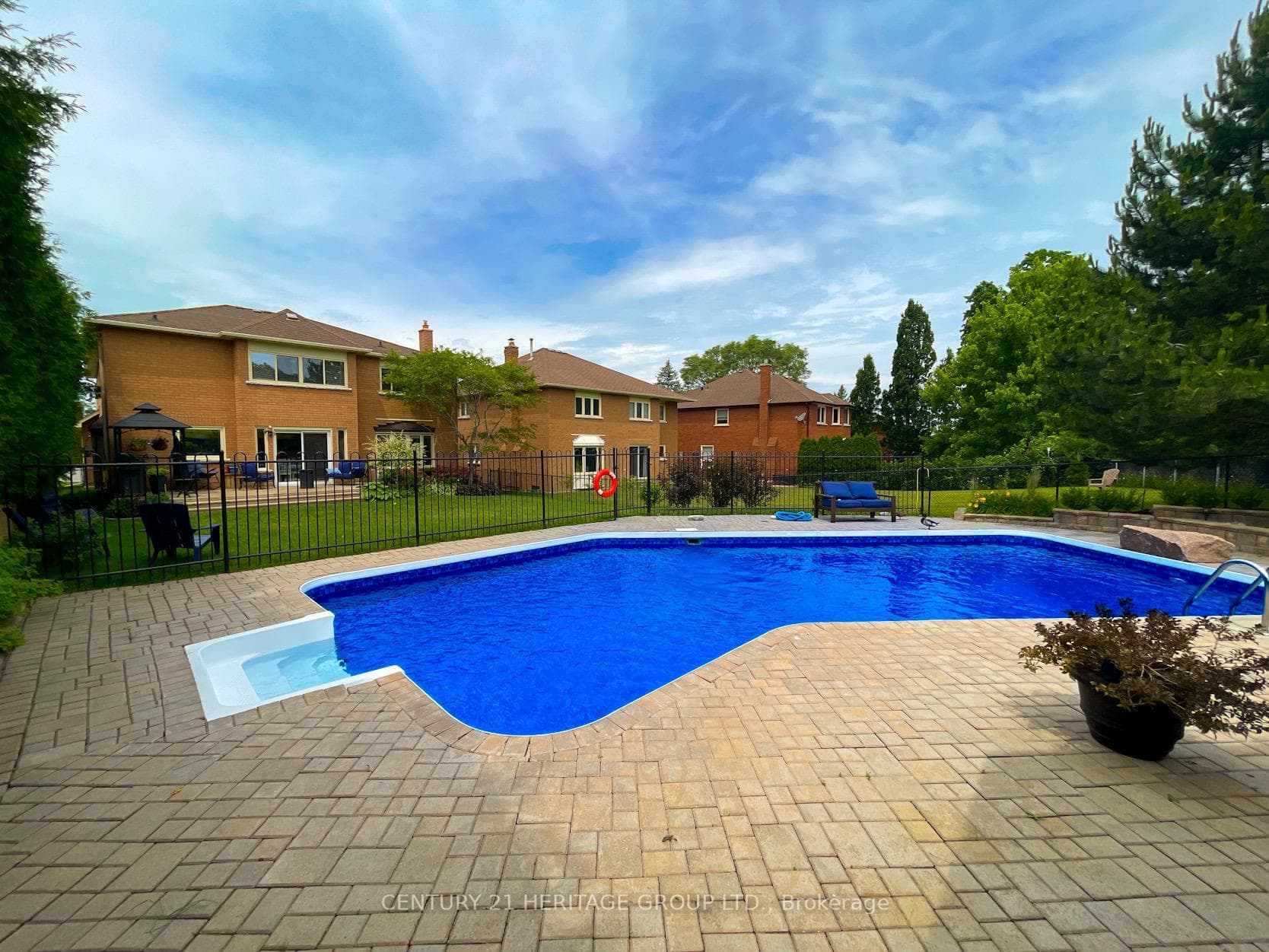 379 Amberlee Court photo 36