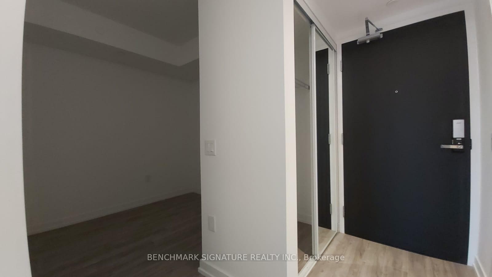 77 Shuter Street Unit 505 photo 3