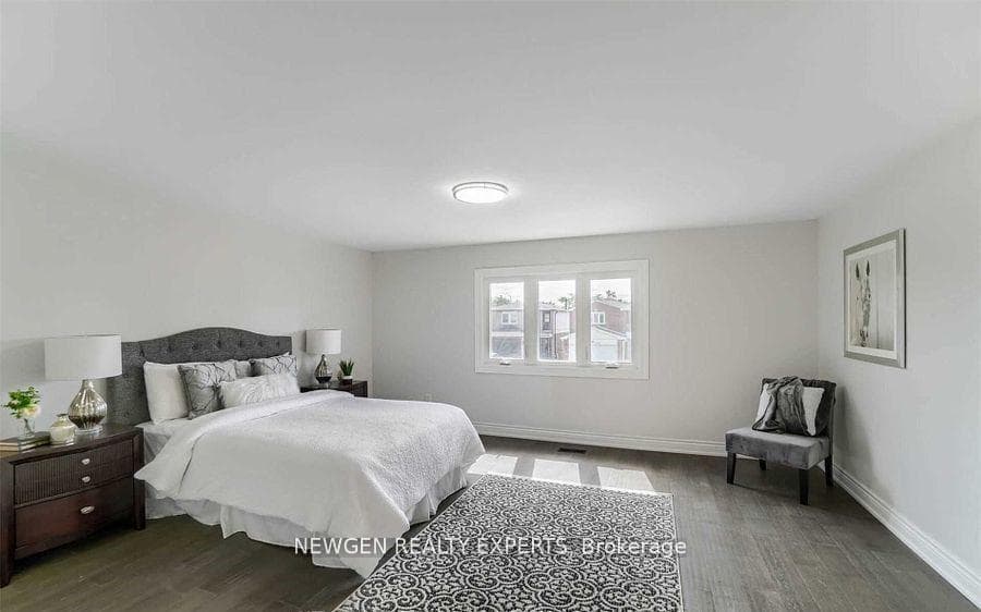 101 Banting Crescent photo 13