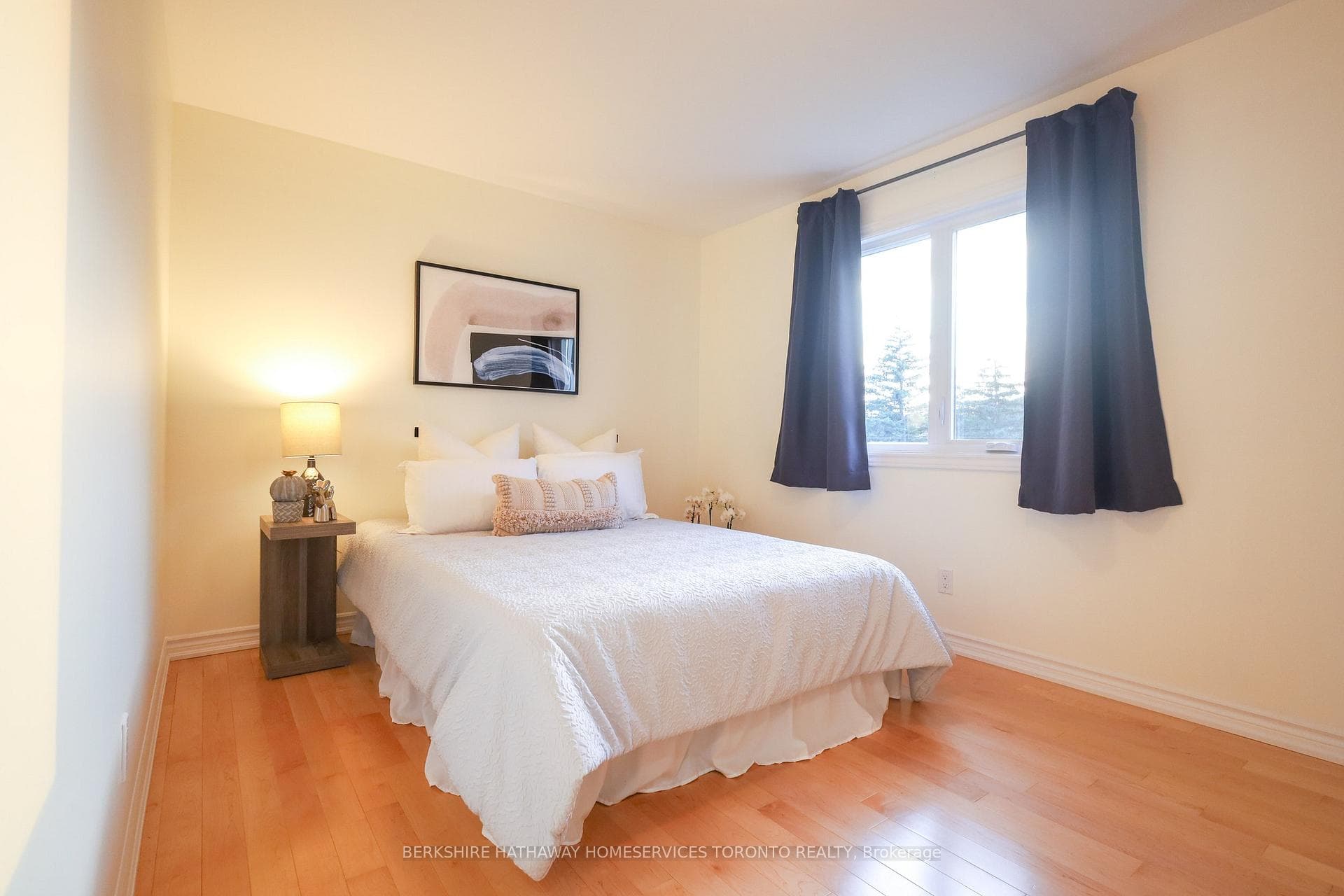 231 Victoria Street photo 17