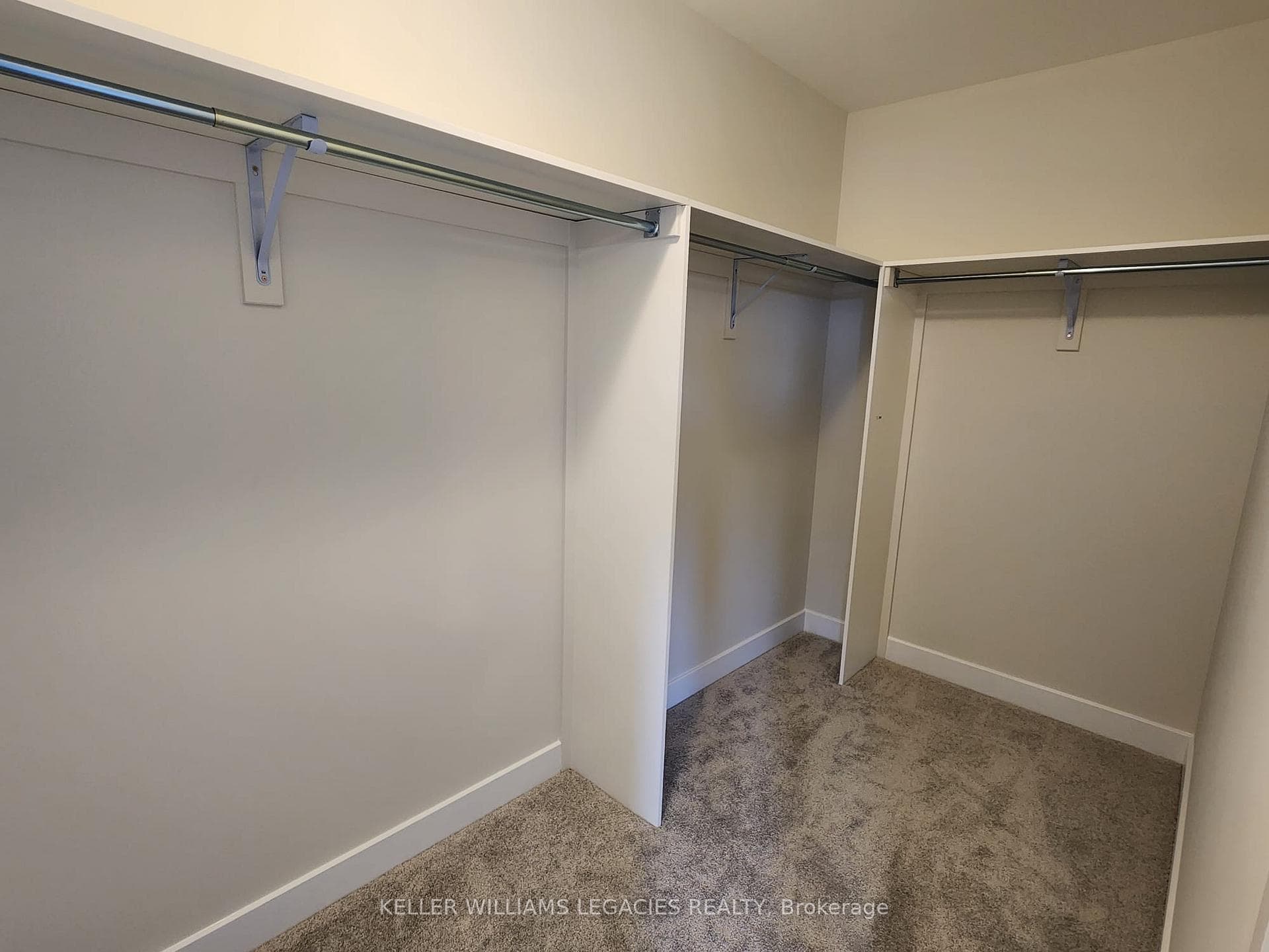 95 WHITCOMB Crescent photo 7