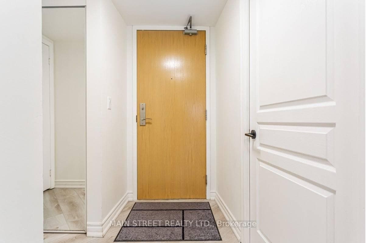 509 Beecroft Road Unit 816 photo 2