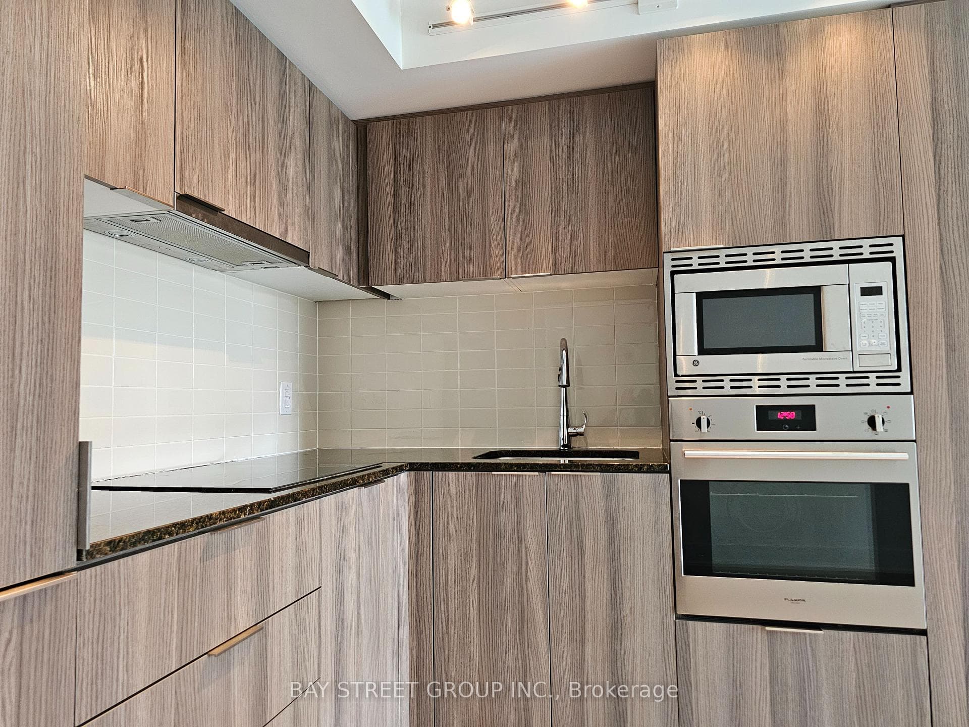 955 Bay Street Unit 1003 photo 12