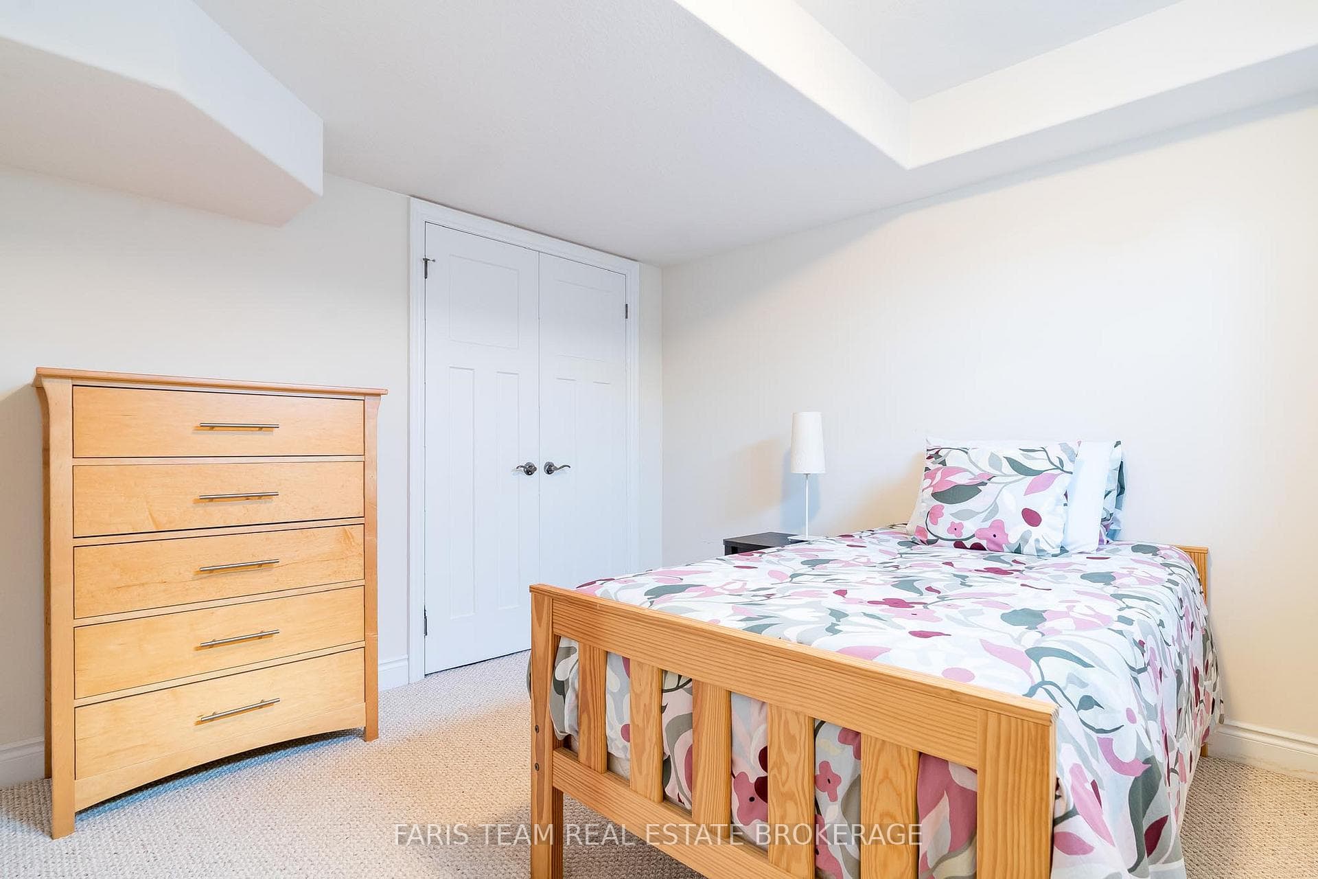 12 Grace Crescent photo 35