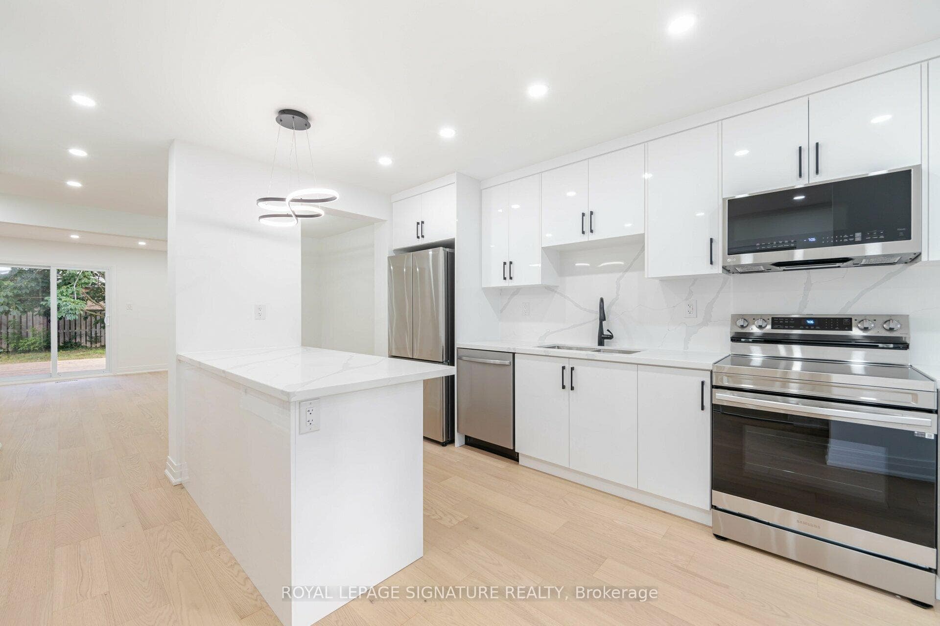 2222 Manchester Drive photo 1