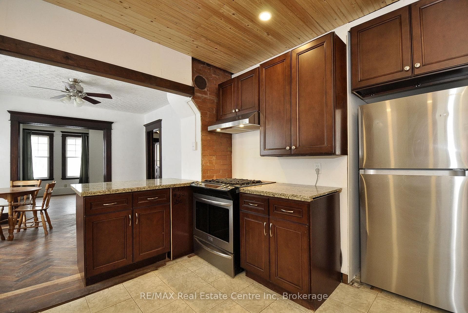 141 KING Street photo 6