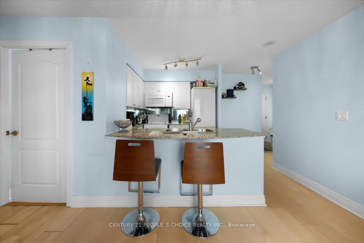 2121 Lake Shore Boulevard Unit 1504 photo 12