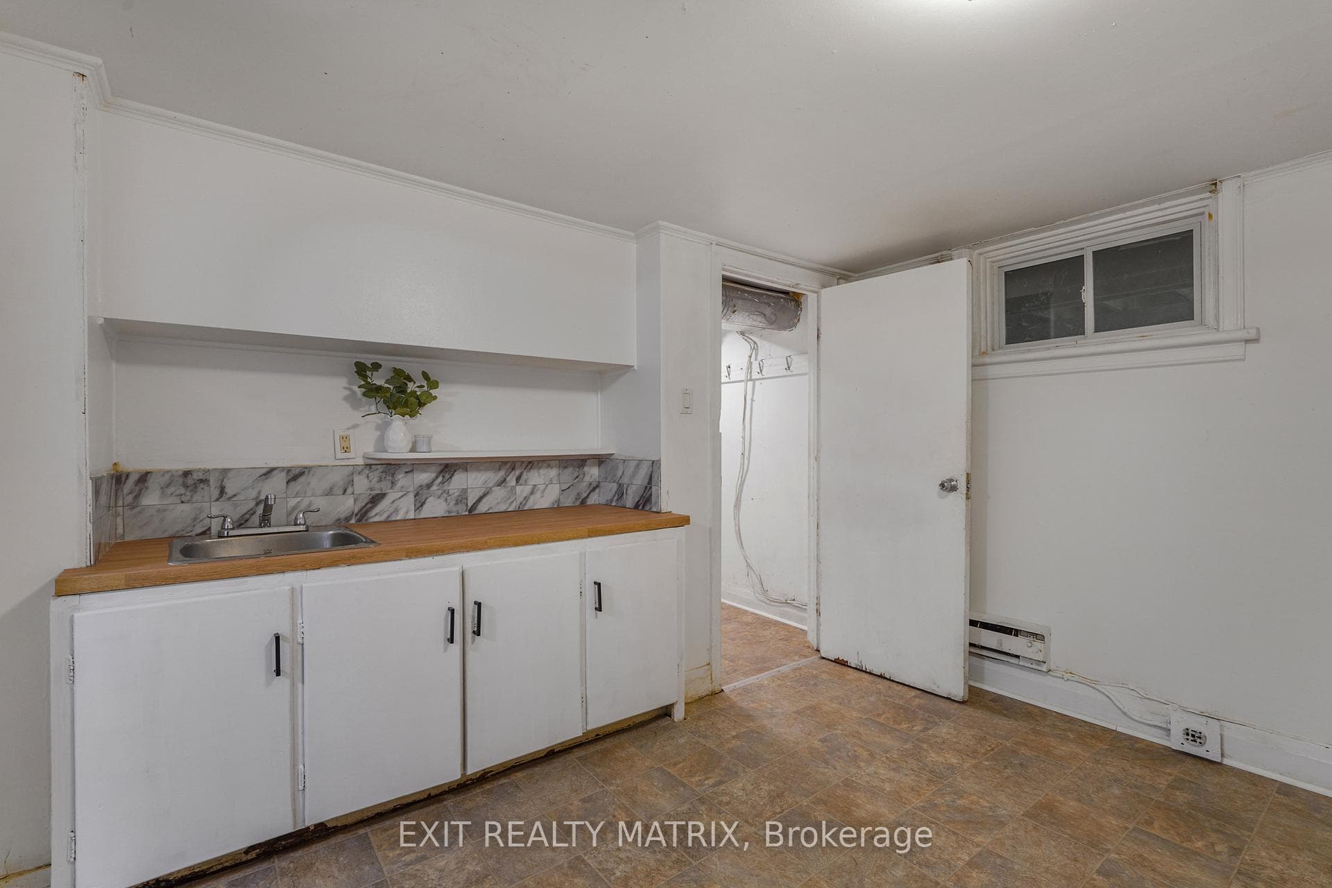 261 Montfort Street photo 24