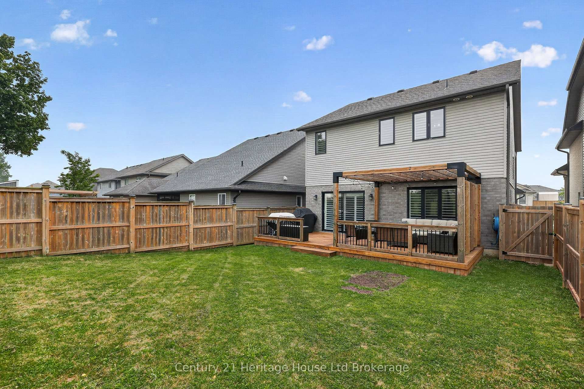 1048 Alberni Road photo 38