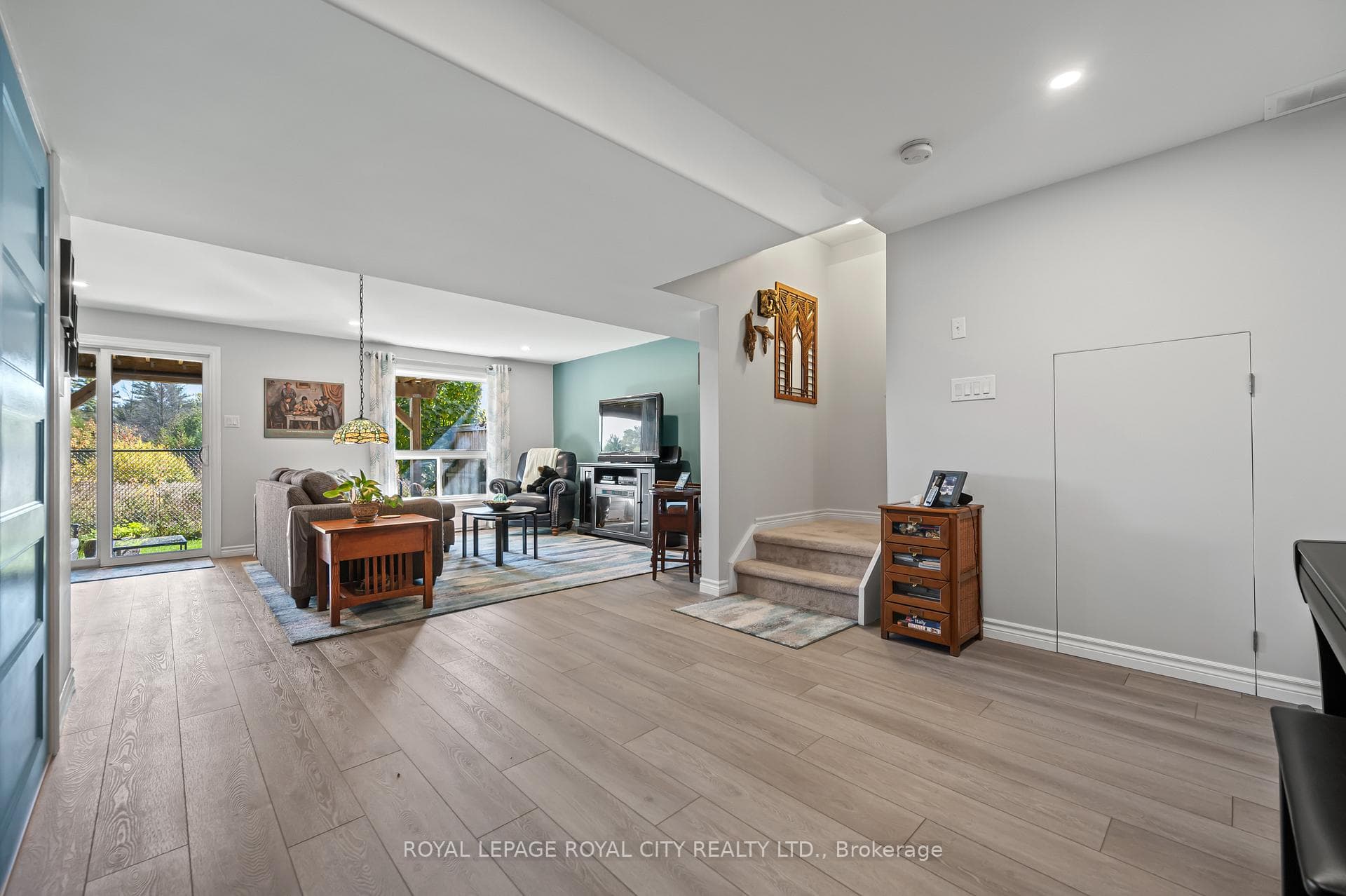 355 Macalister Boulevard Unit 14 photo 28