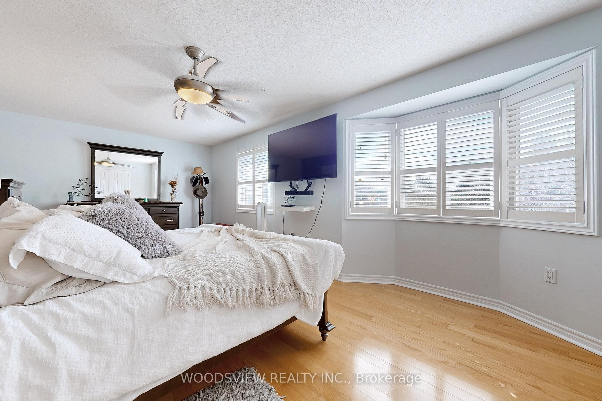 899 Voyager Avenue photo 17