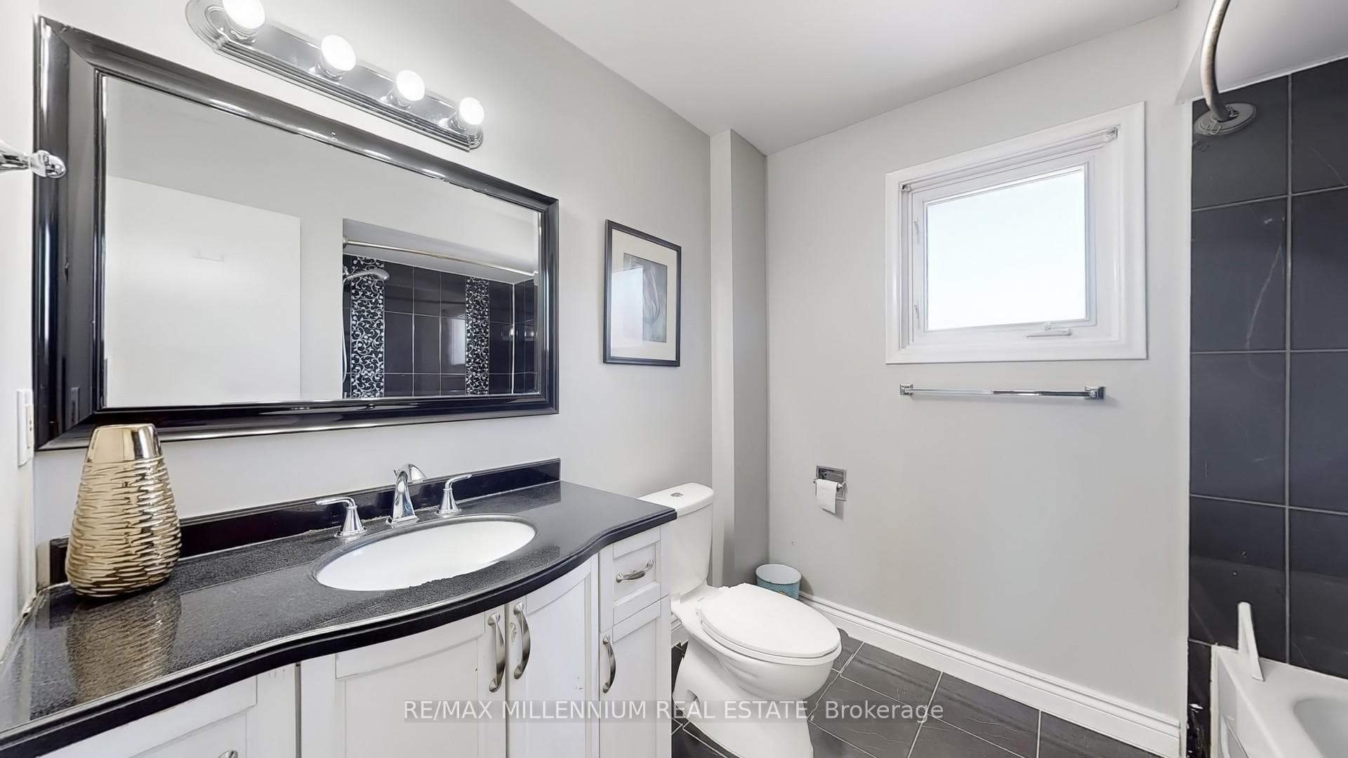 27 Dundalk Crescent photo 35