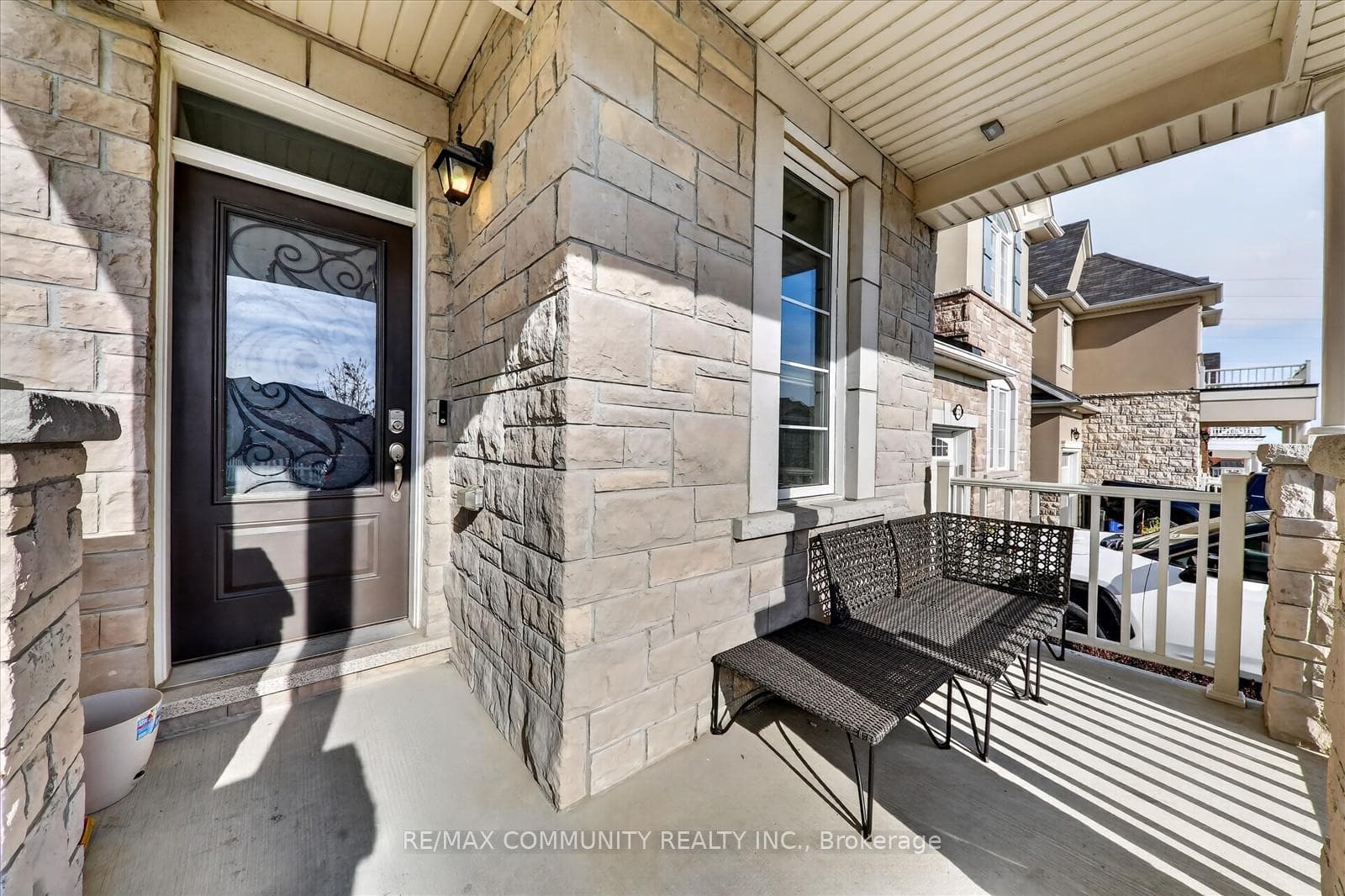 2725 Sapphire Drive photo 5