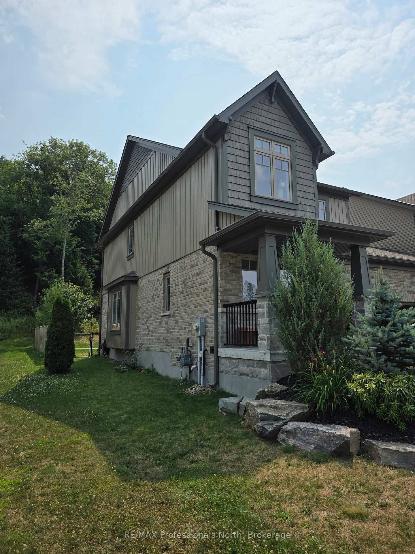 8 Spalding Crescent photo 5
