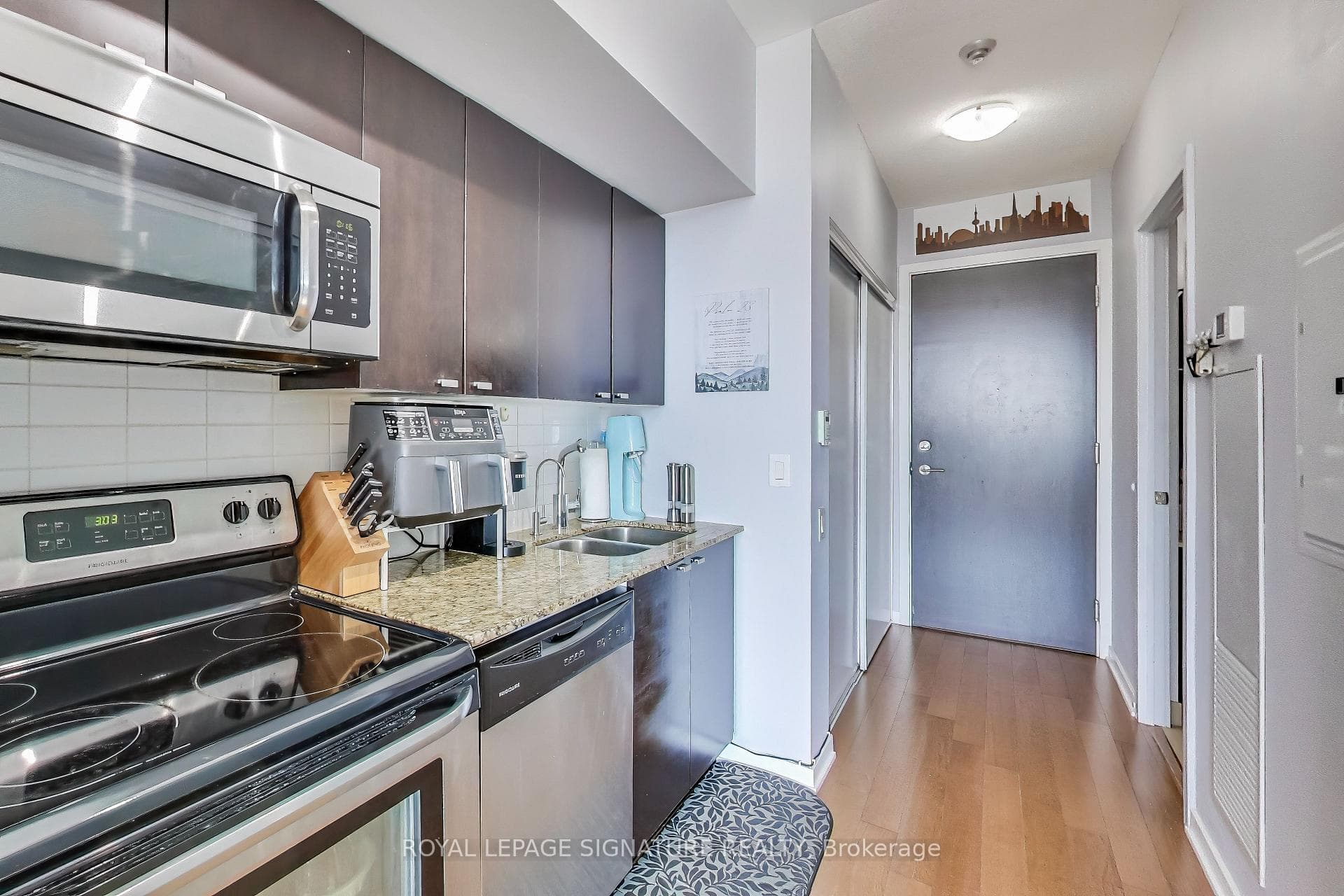 105 The Queensway N/A Unit 1207 photo 7