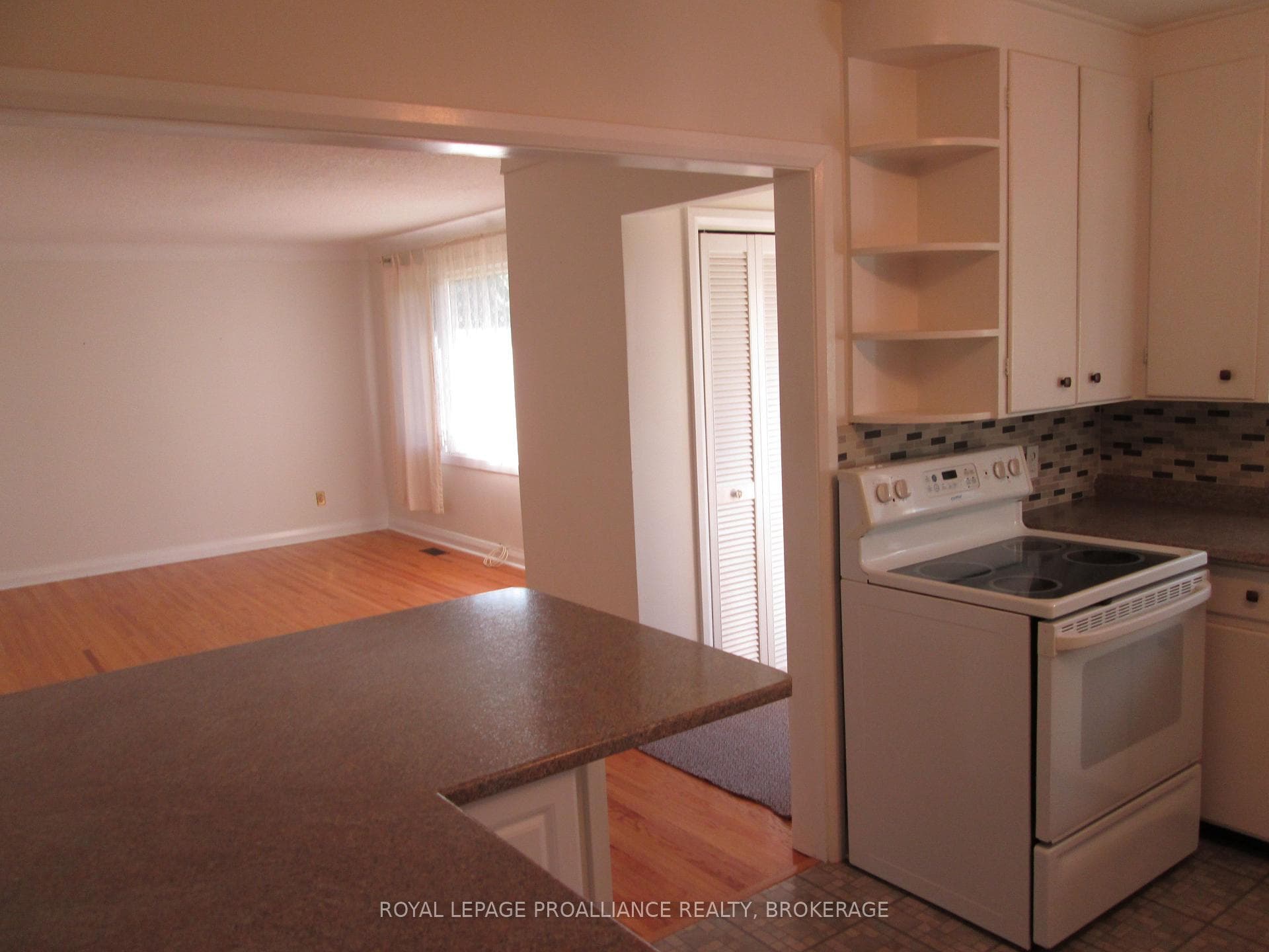 50 Campbell Crescent photo 4